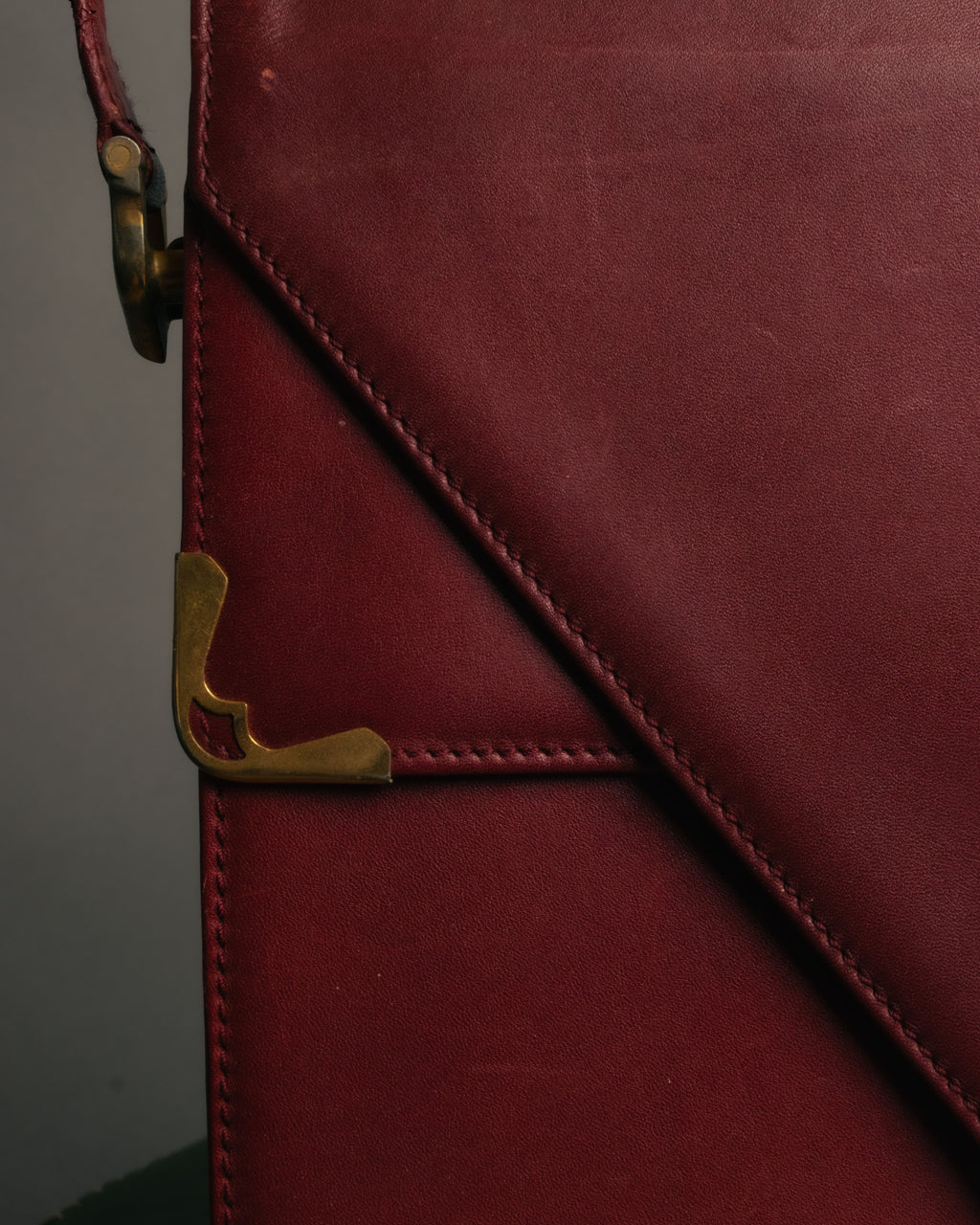 “Cartier” 80’s-90’s Must de Cartier burgundy leather shoulder bag