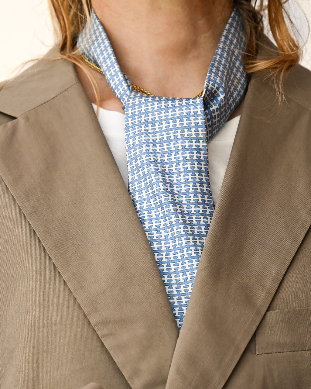 HERMES/ H Logo Silk Tie Sky Blue × Whigte