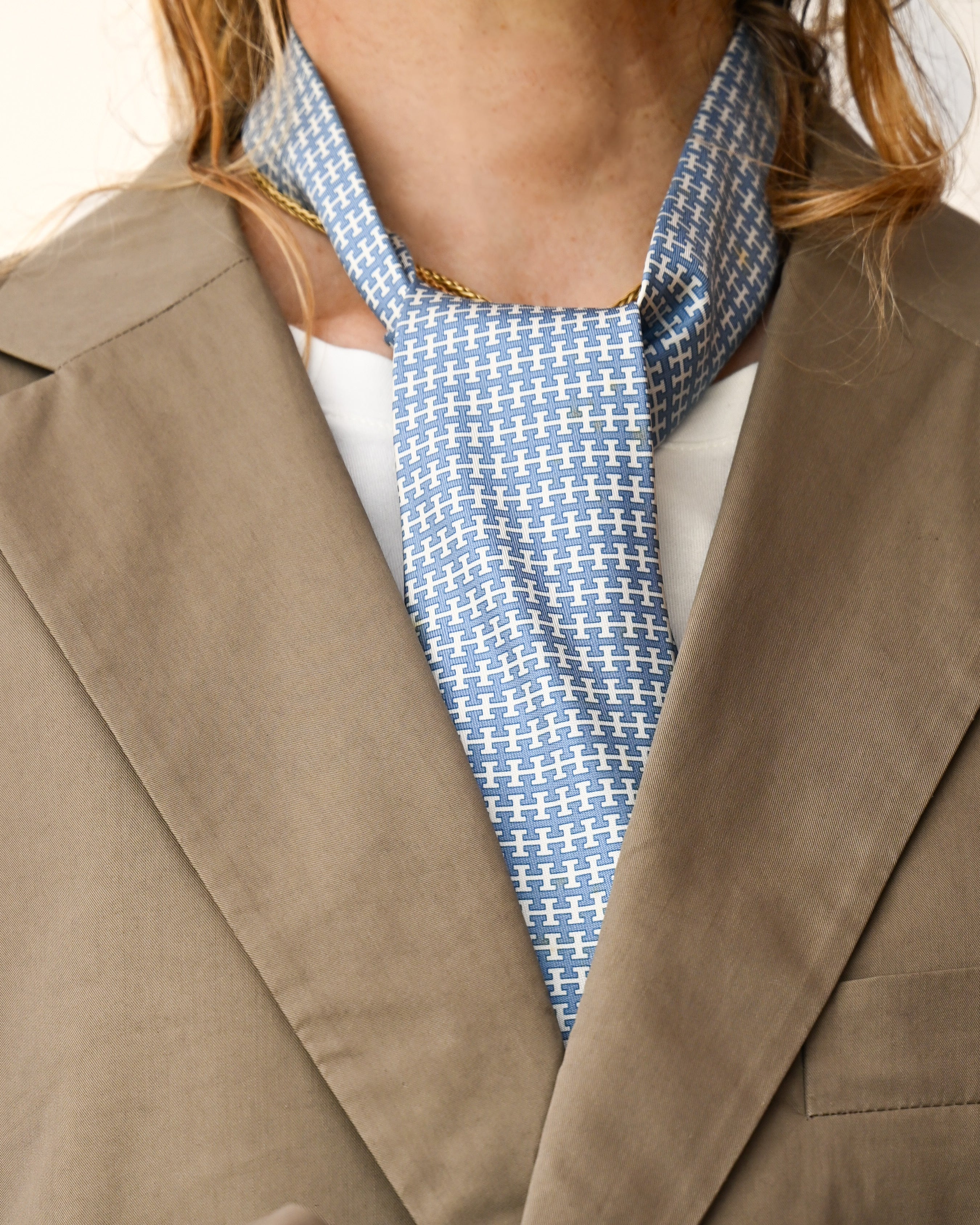 HERMES/ H Logo Silk Tie Sky Blue × Whigte