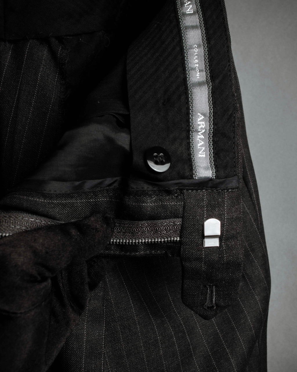 "ARMANI COLLEZIONI" Classic Italian tailoring stripe pattern set up