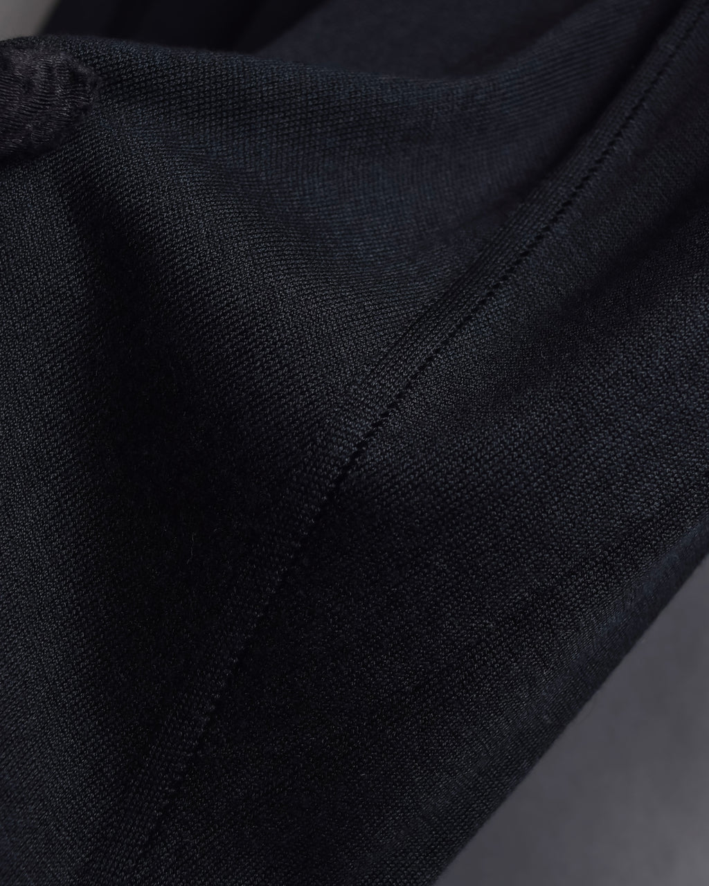 "MAISON MARGIELA" 15SS V-line panel design lightweight knit