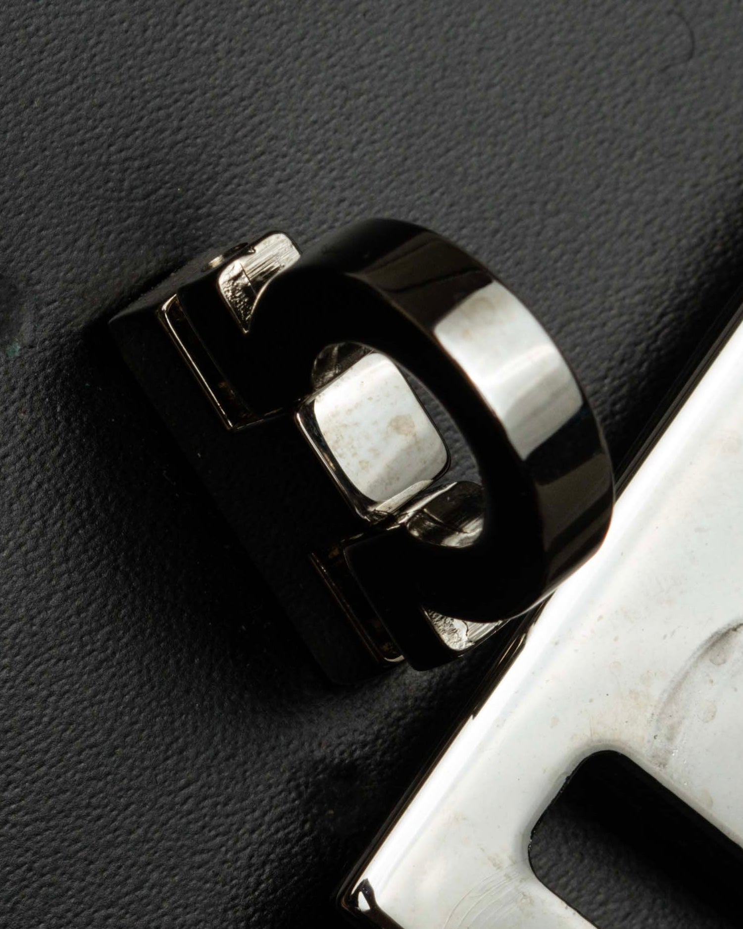 "Salvatore Ferragamo" Gancini motif both sides design leather hand bag