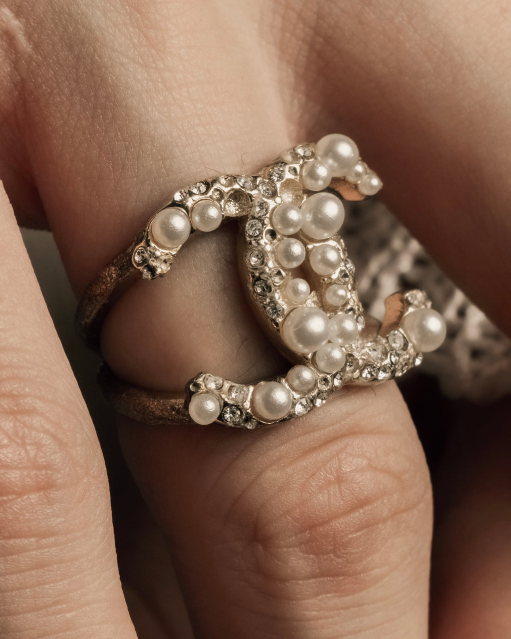 "CHANEL" Coco mark motif pearl strass design ring