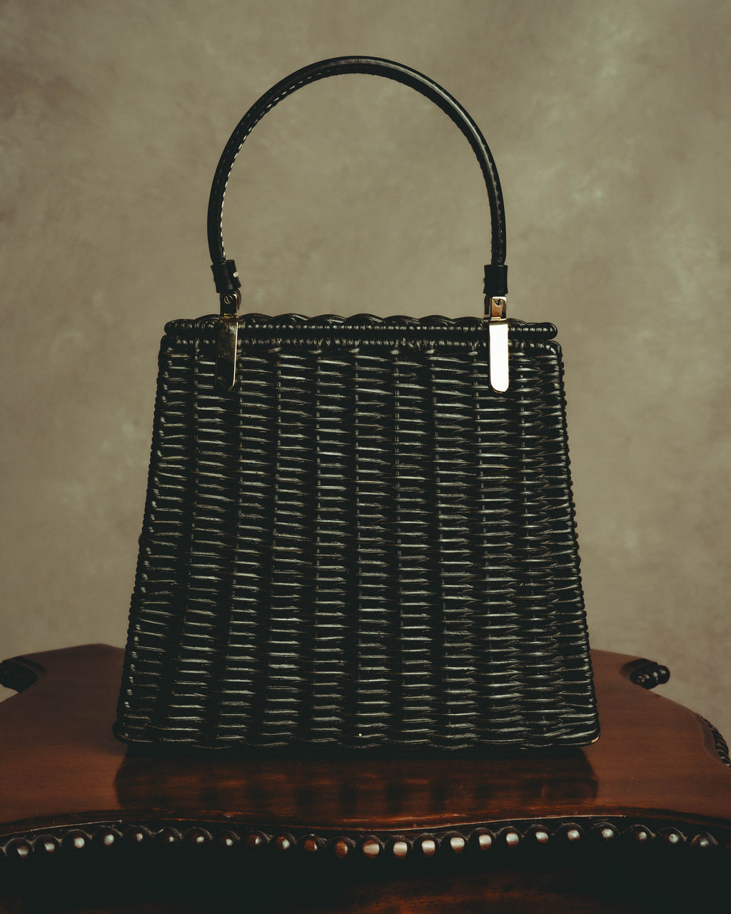 –SPECIAL– "Salvatore Ferragamo" 90's-00's Sculptural basket top-handle handbag