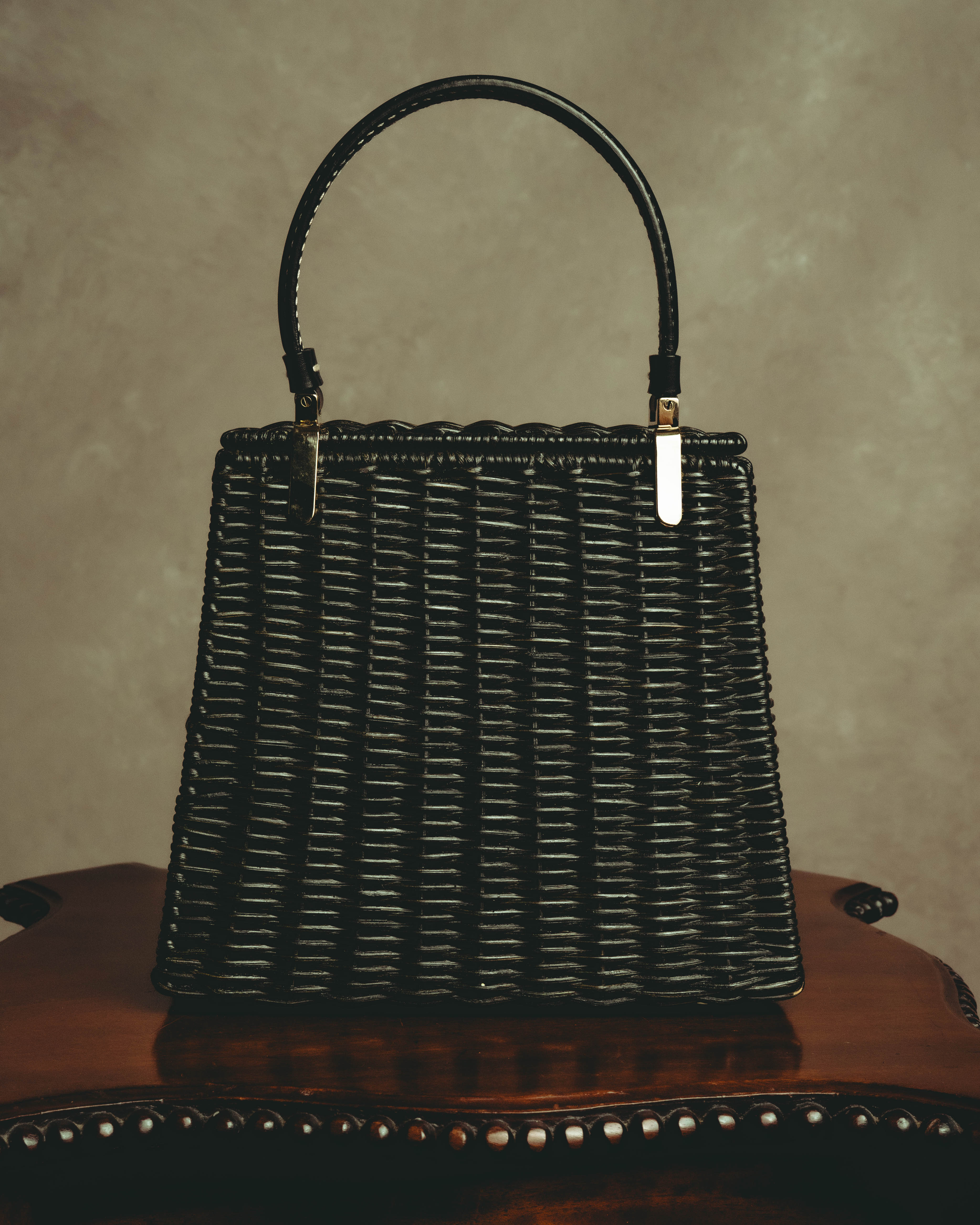 –SPECIAL– "Salvatore Ferragamo" 90's-00's Sculptural basket top-handle handbag