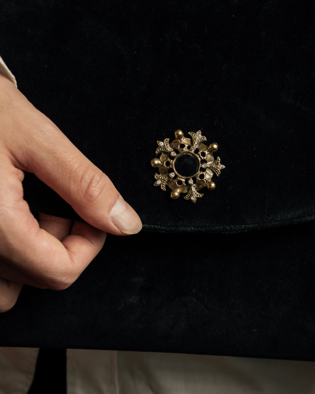 "Salvatore Ferragamo" Antique jewelry motif design velvet shoulder bag