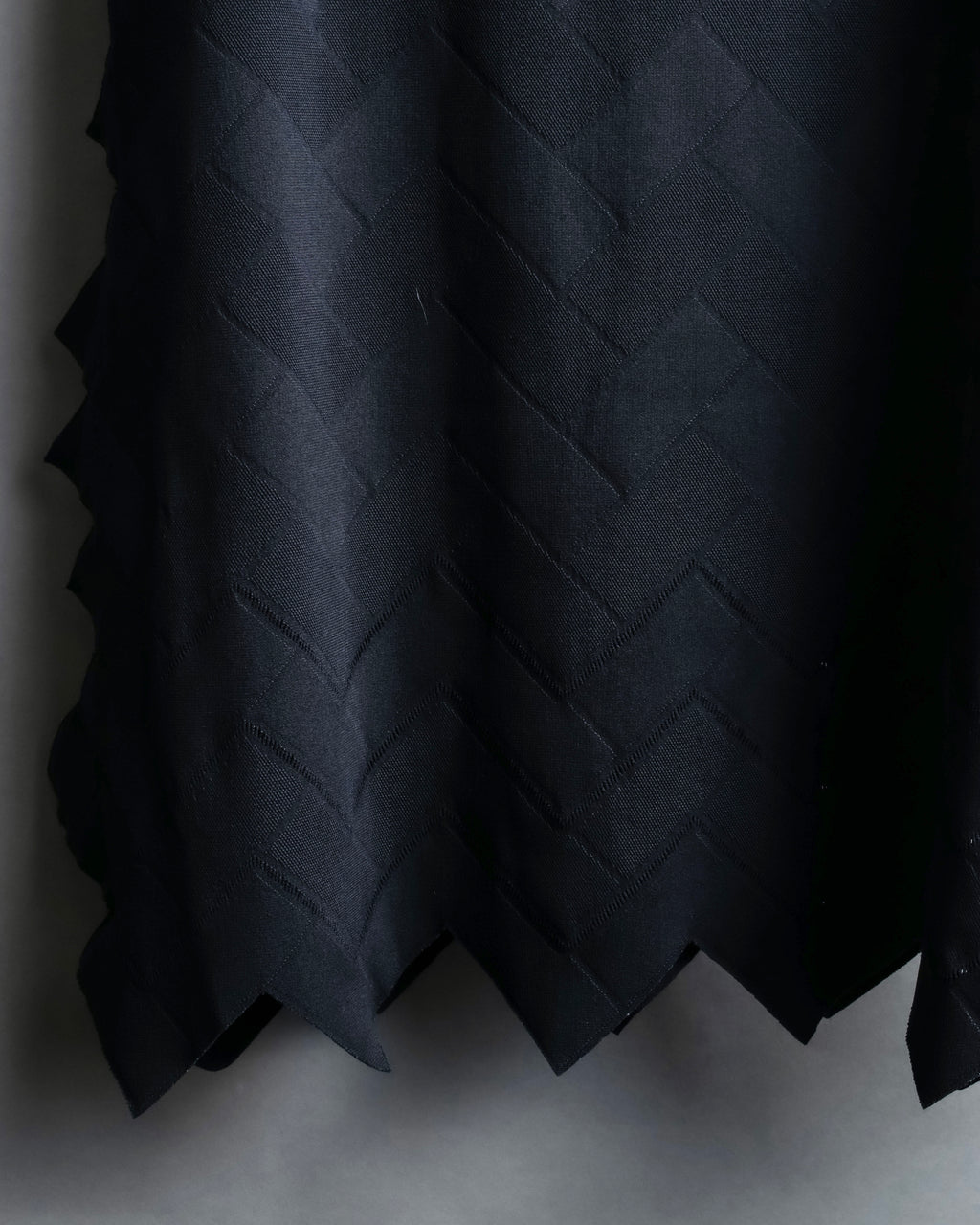 "PLEATS PLEASE ISSEY MIYAKE" 

Meander sleeveless tops