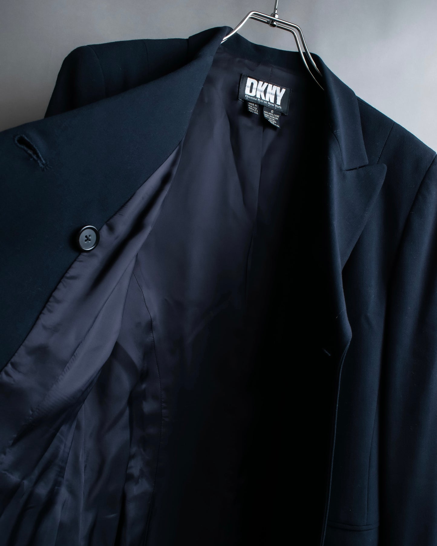 "DKNY" Peak lapel buttoned tailored jacket＆pleated wrap skirt set up