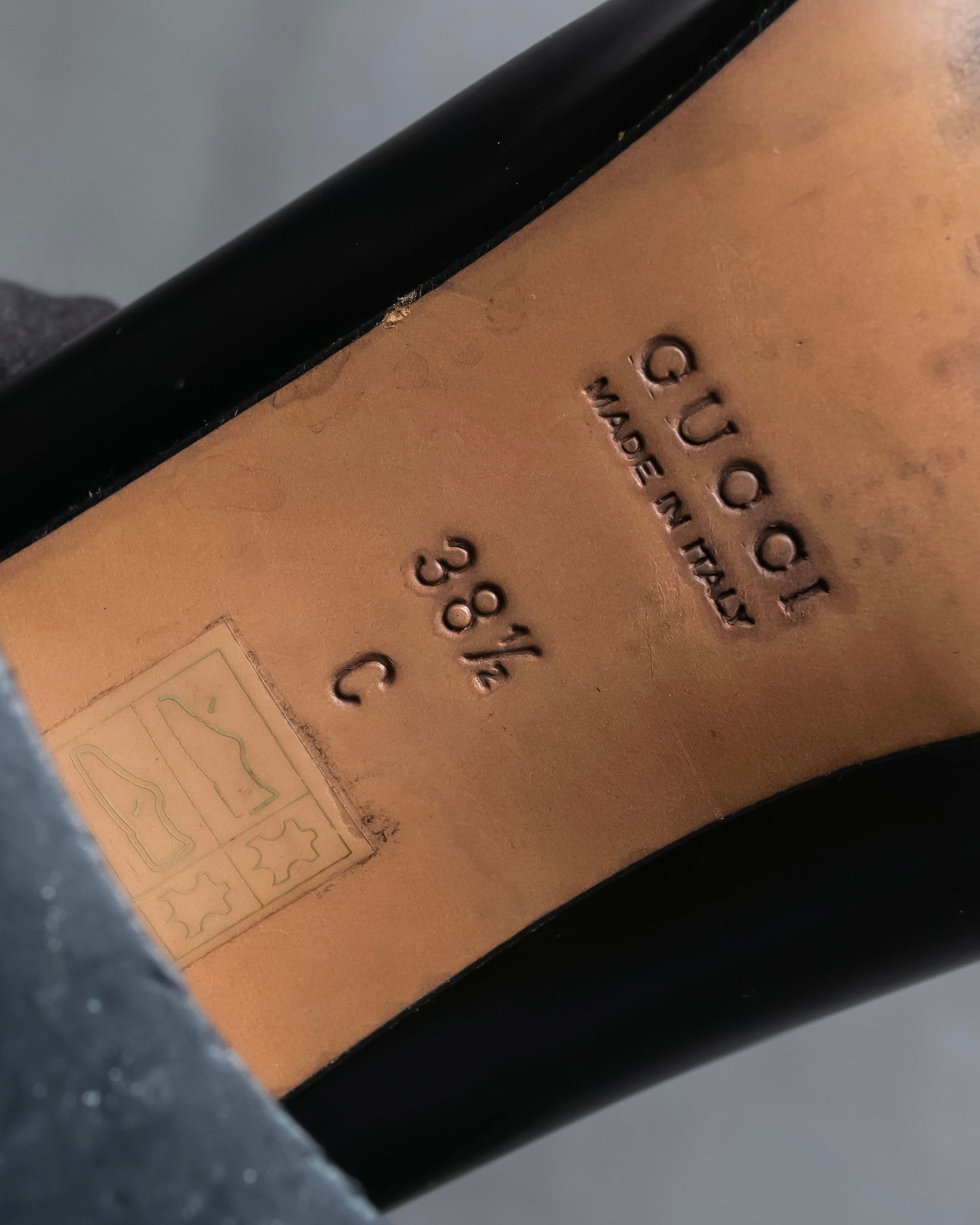 "GUCCI" Metal plate design leather heel pumps