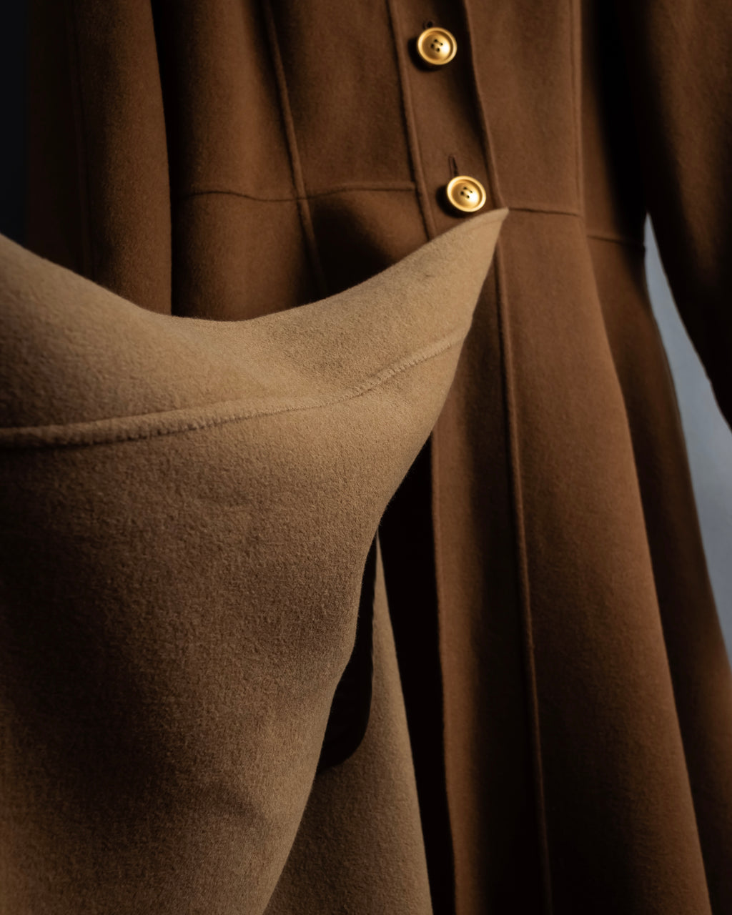 -SPECIAL- "Christian Dior" 80's-90's
Shaped flare silhouette collarless coat