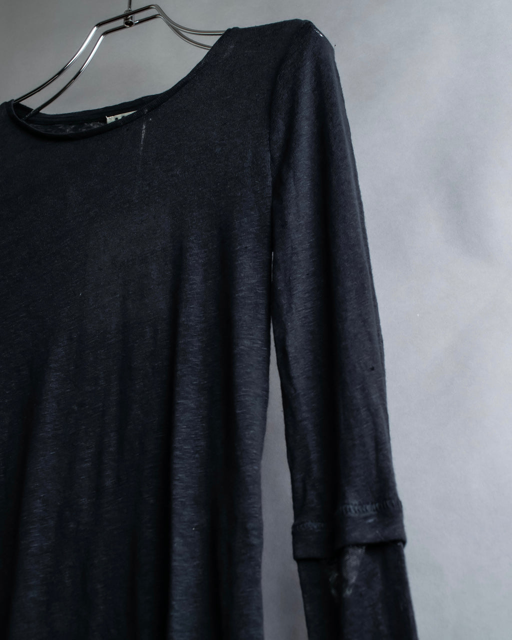"Acne" Back＆sleeve cutting slit design pullover