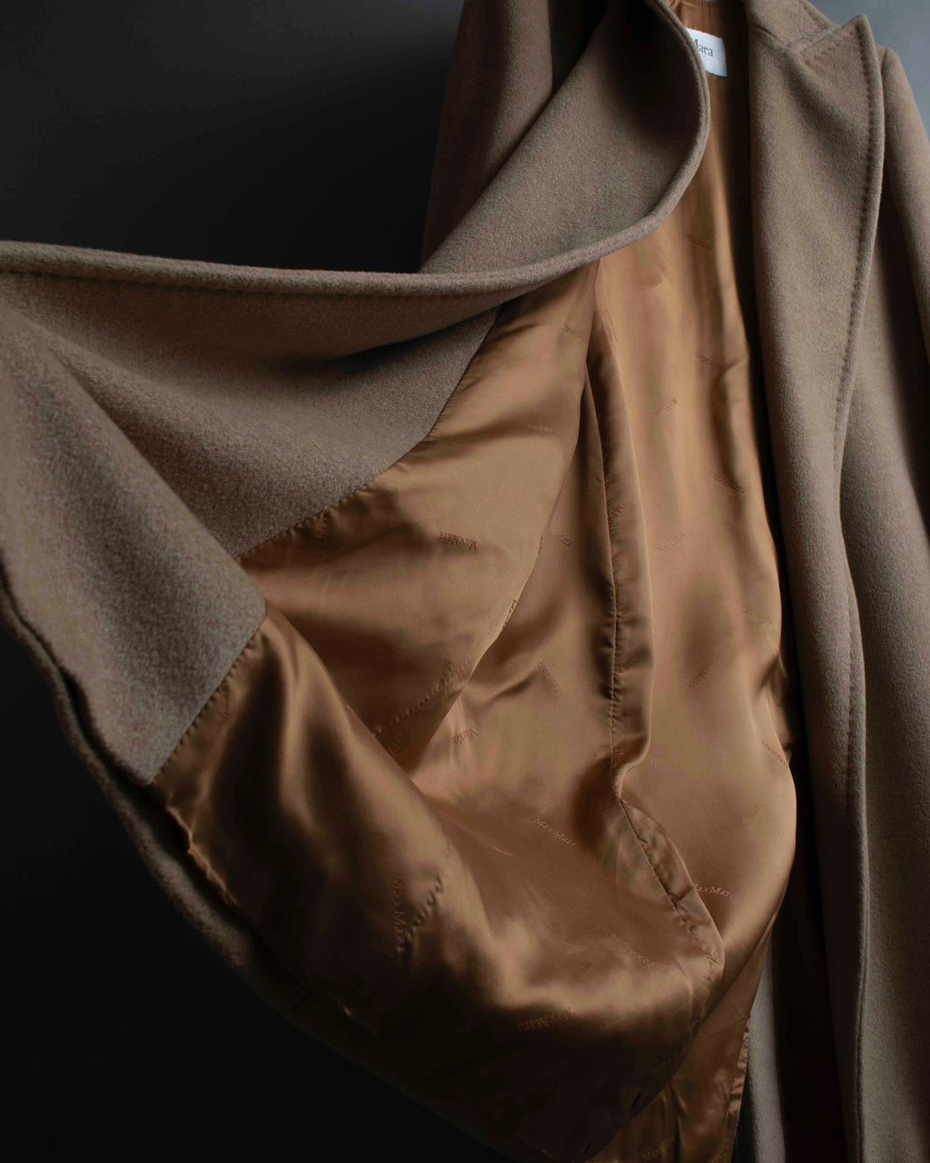 "Max Mara" Buttonless straight line beige chester coat