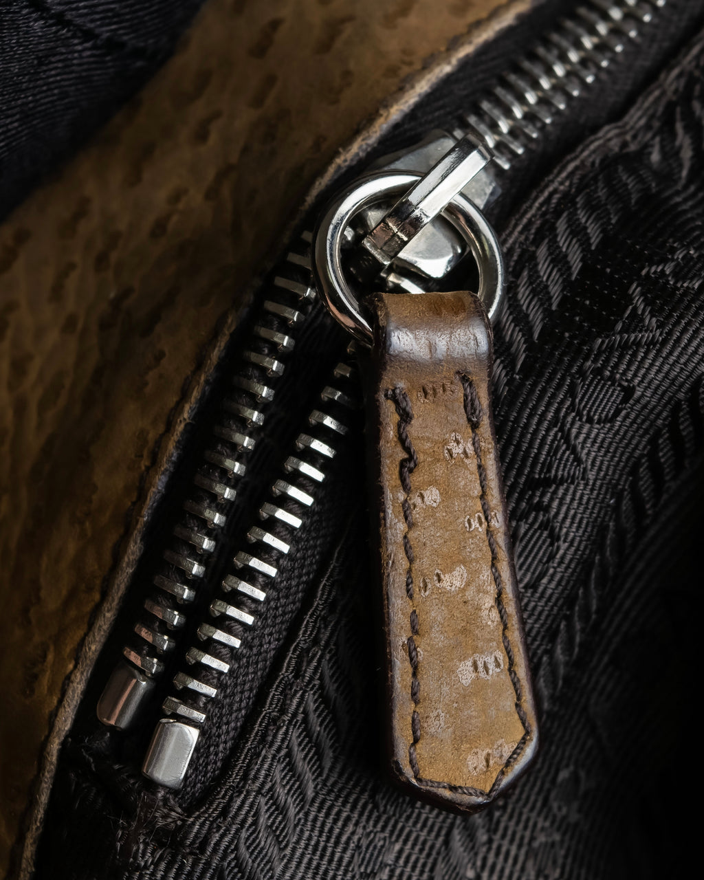 "PRADA" Hook hardware design ostrich leather shoulder bag