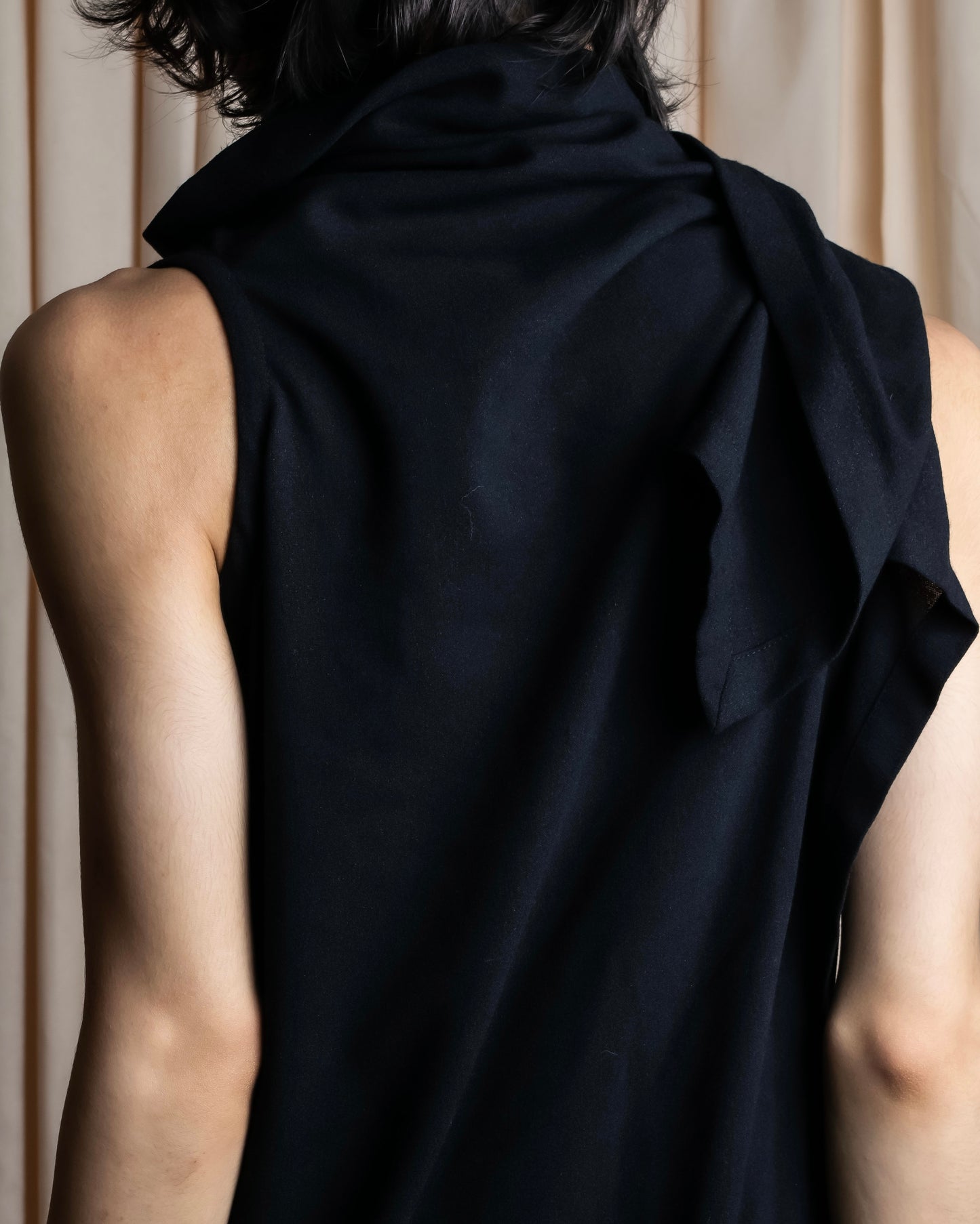 "ANN DEMEULEMEESTER" Cape draping docking design zipper sleeveless dress