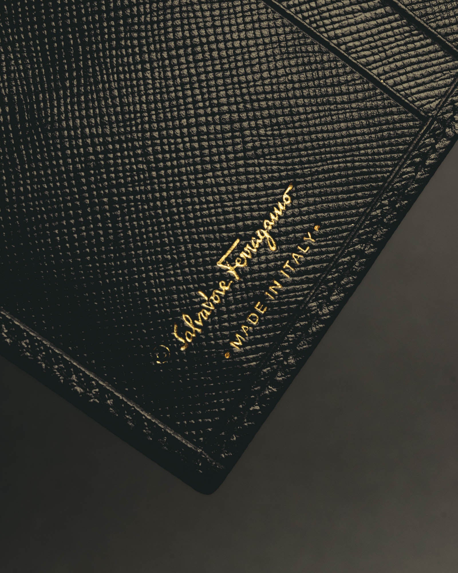 "Salvatore Ferragamo" 80's–00's Classic gancini bifold wallet