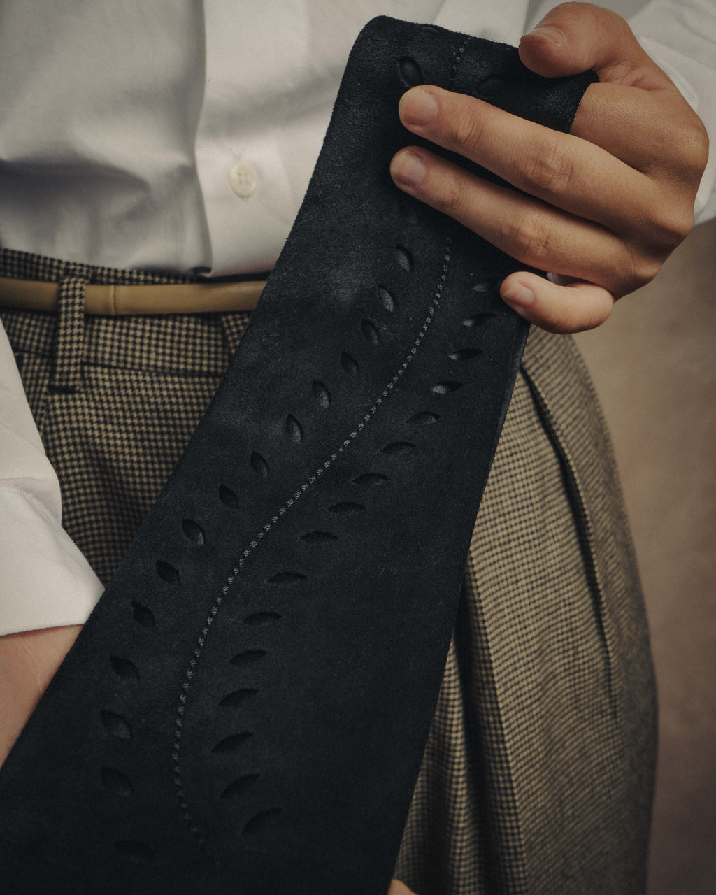 -SPECIAL- “HERMÈS” 2008-18 Suede cutwork leather tie