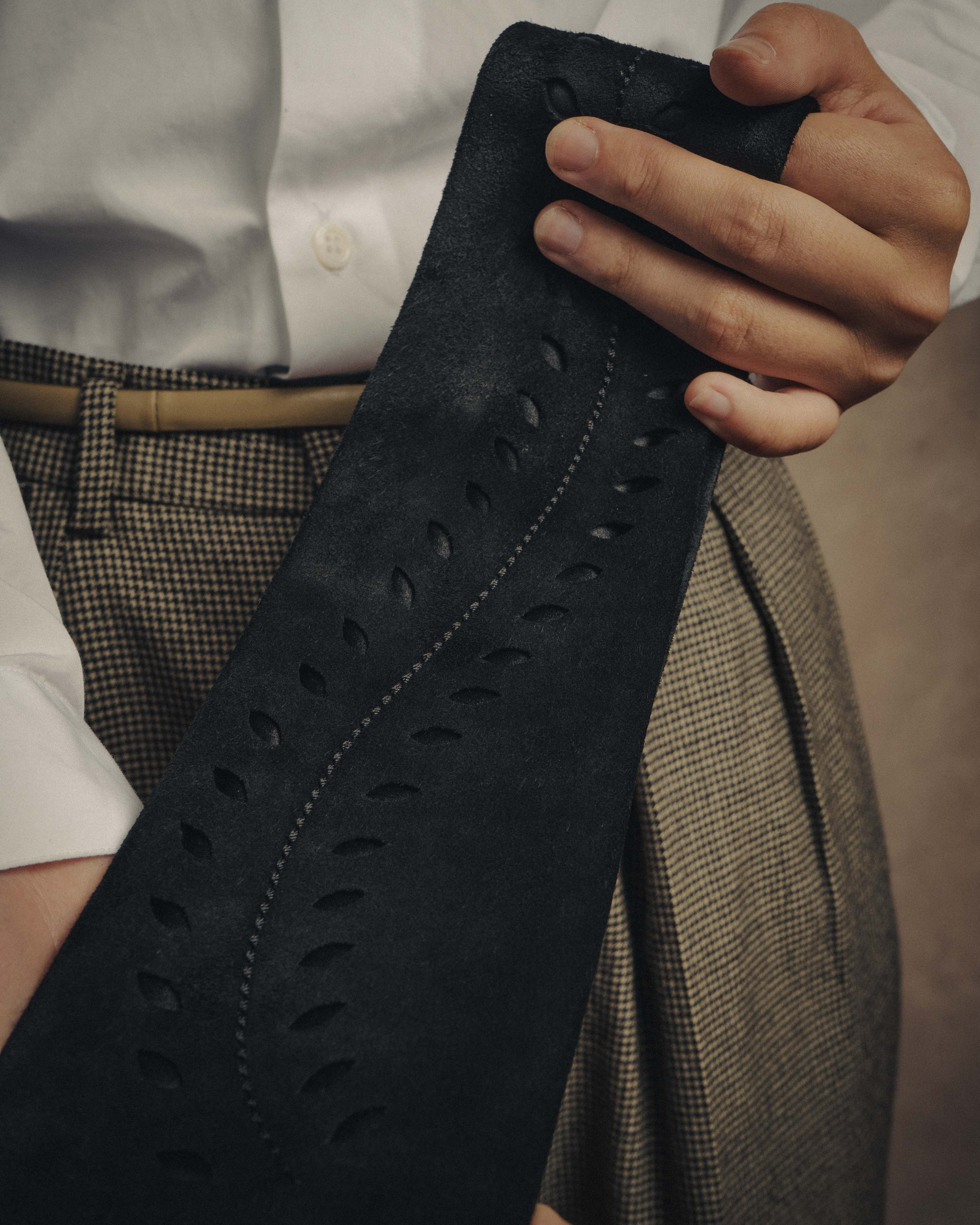 -SPECIAL- “HERMÈS” 2008-18 Suede cutwork leather tie