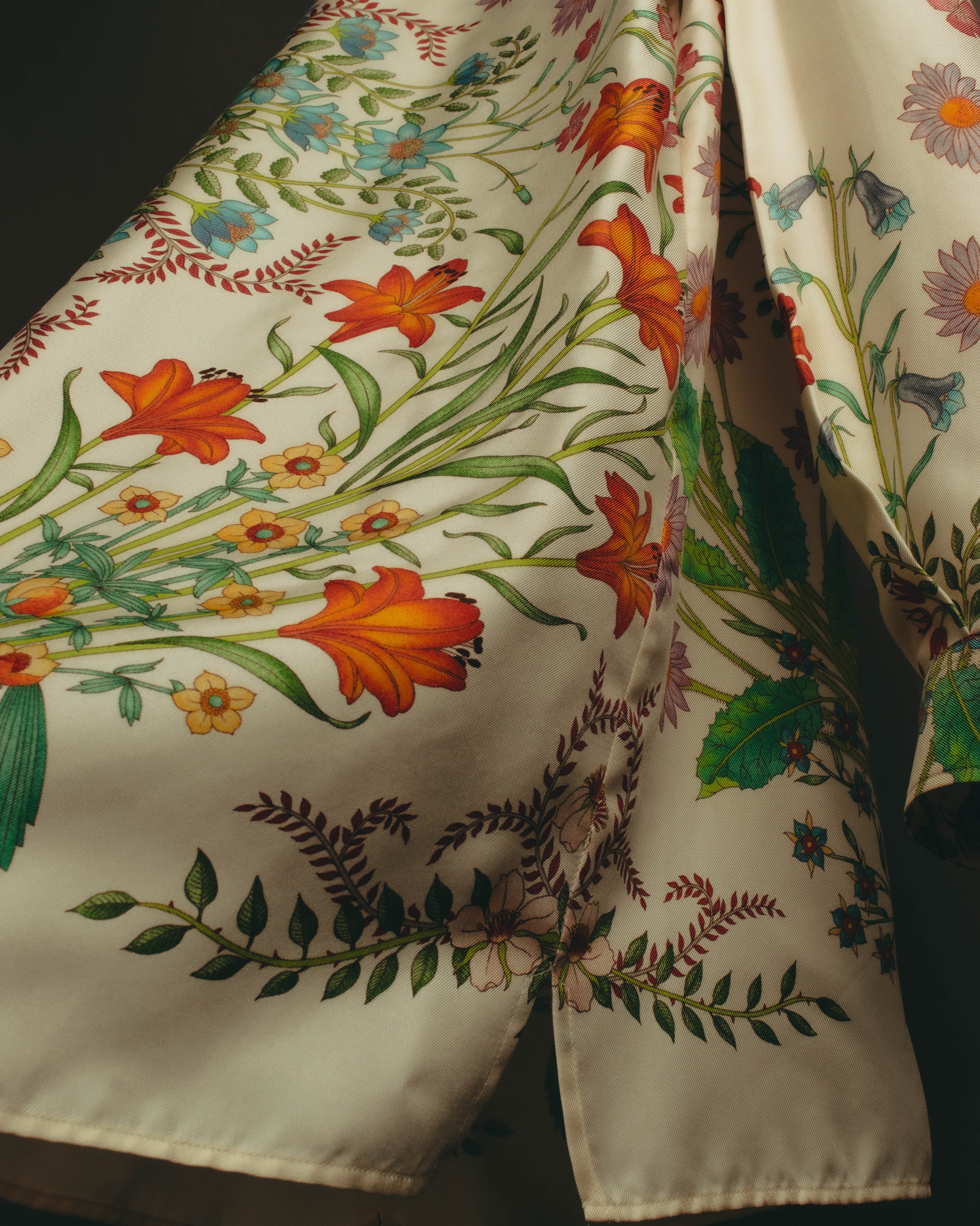 -SPECIAL- “GUCCI” 2015-2022 Botanical printed silk shirt