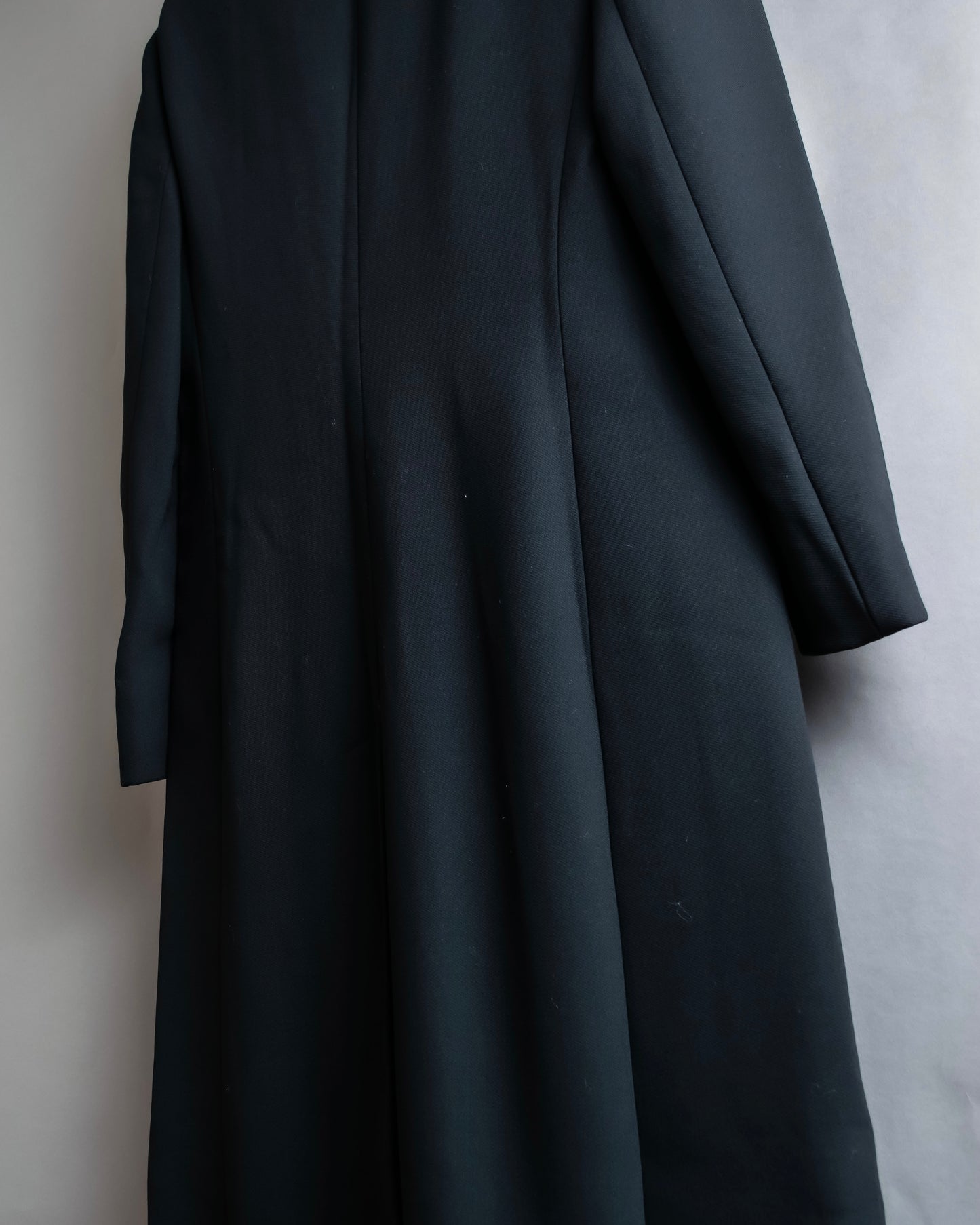 "VALENTINO" Solid no collar dart shaped long coat