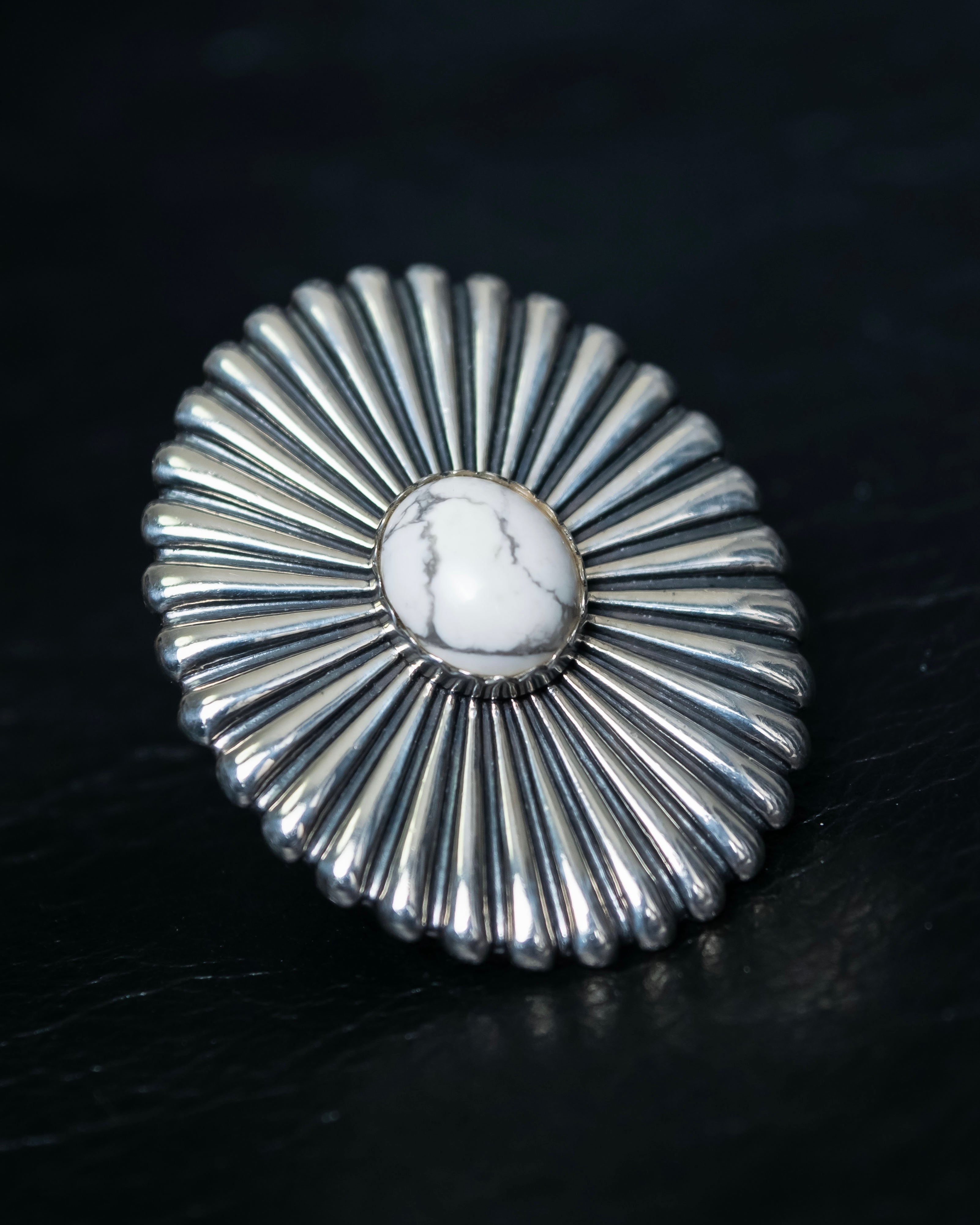 “Enasoluna” Flower motif marble stone silver ring