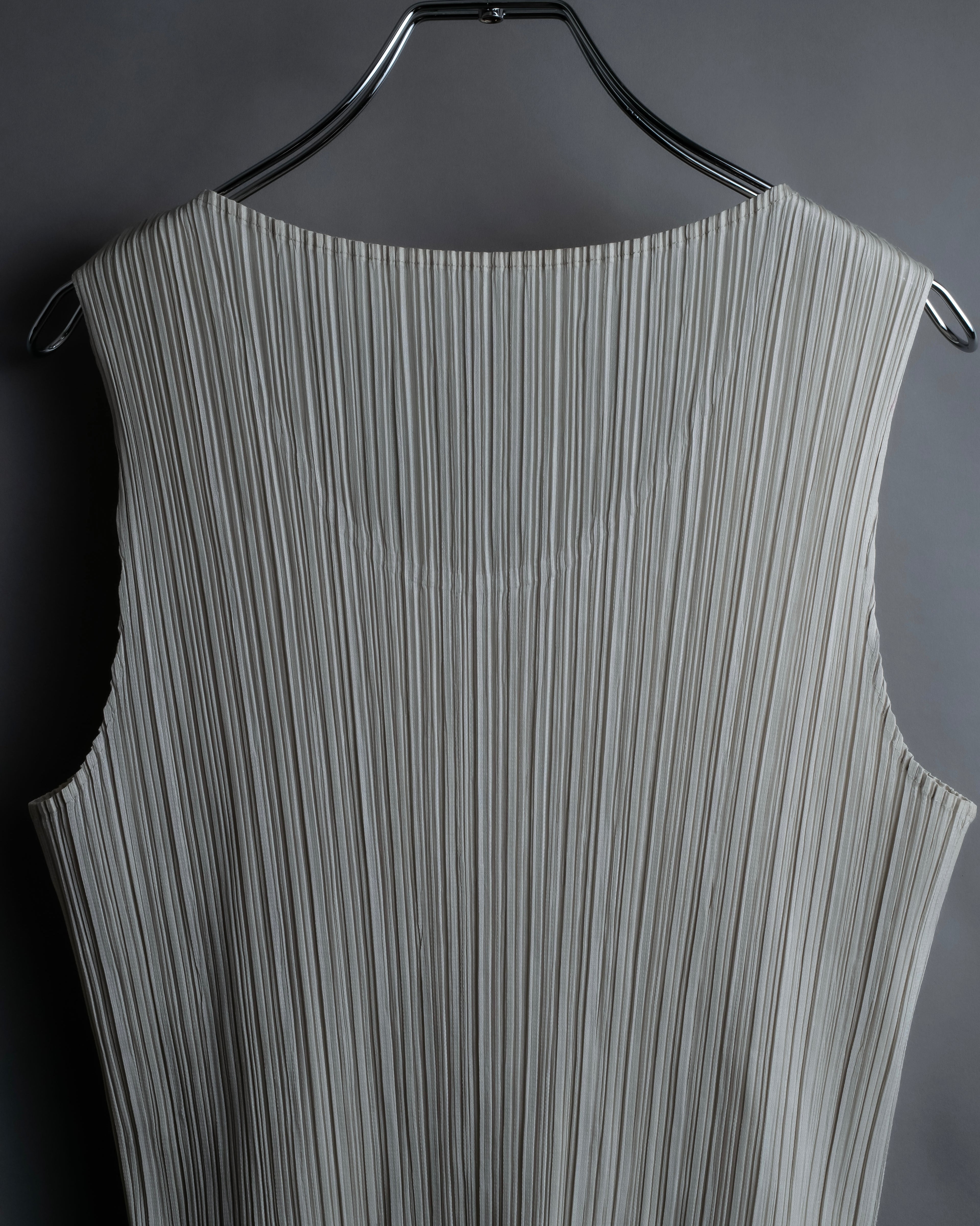 "PLEATS PLEASE ISSEY MIYAKE" Off-white tank top