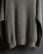 "Vintage geometric pattern V-neck knit"