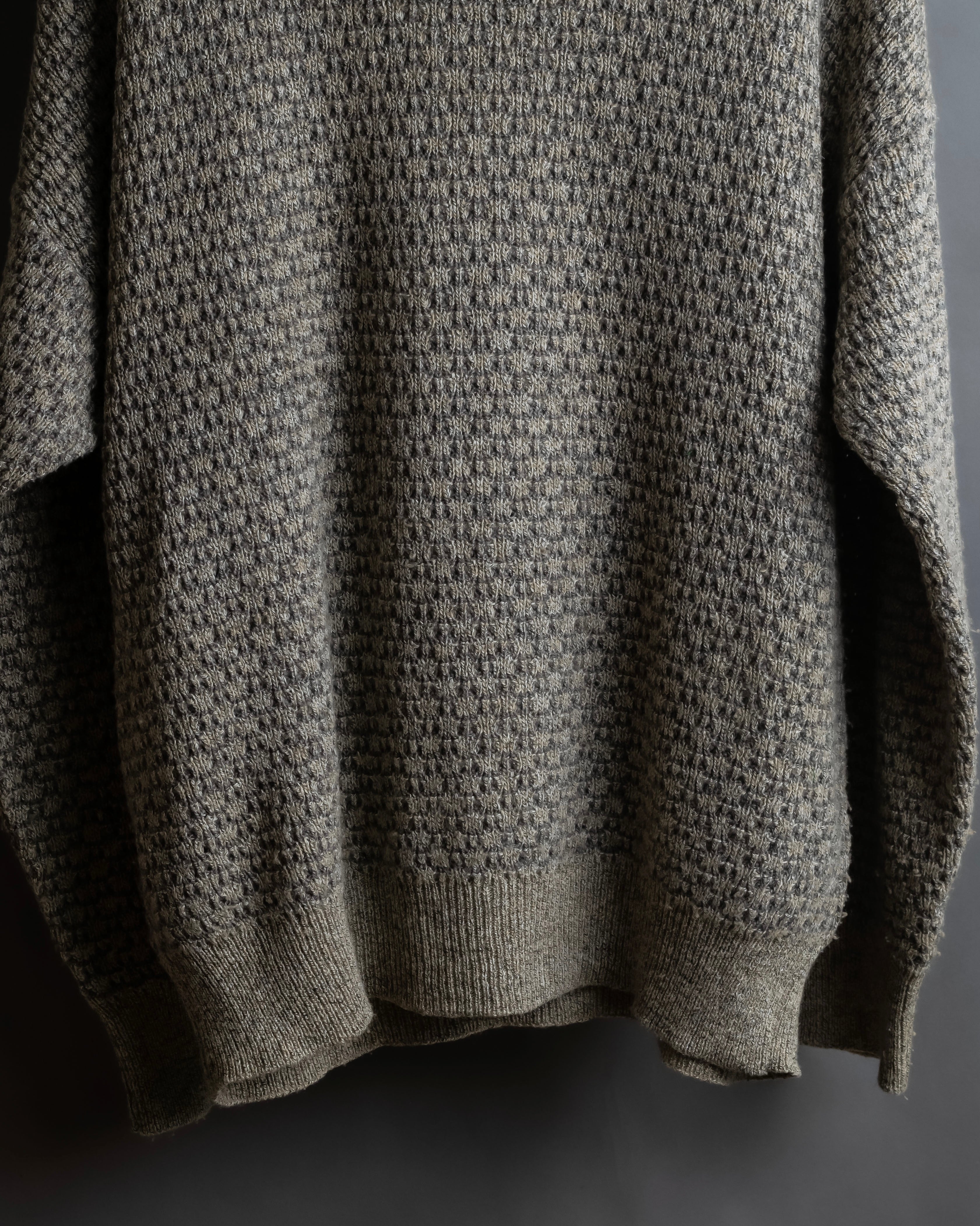 "Vintage geometric pattern V-neck knit"