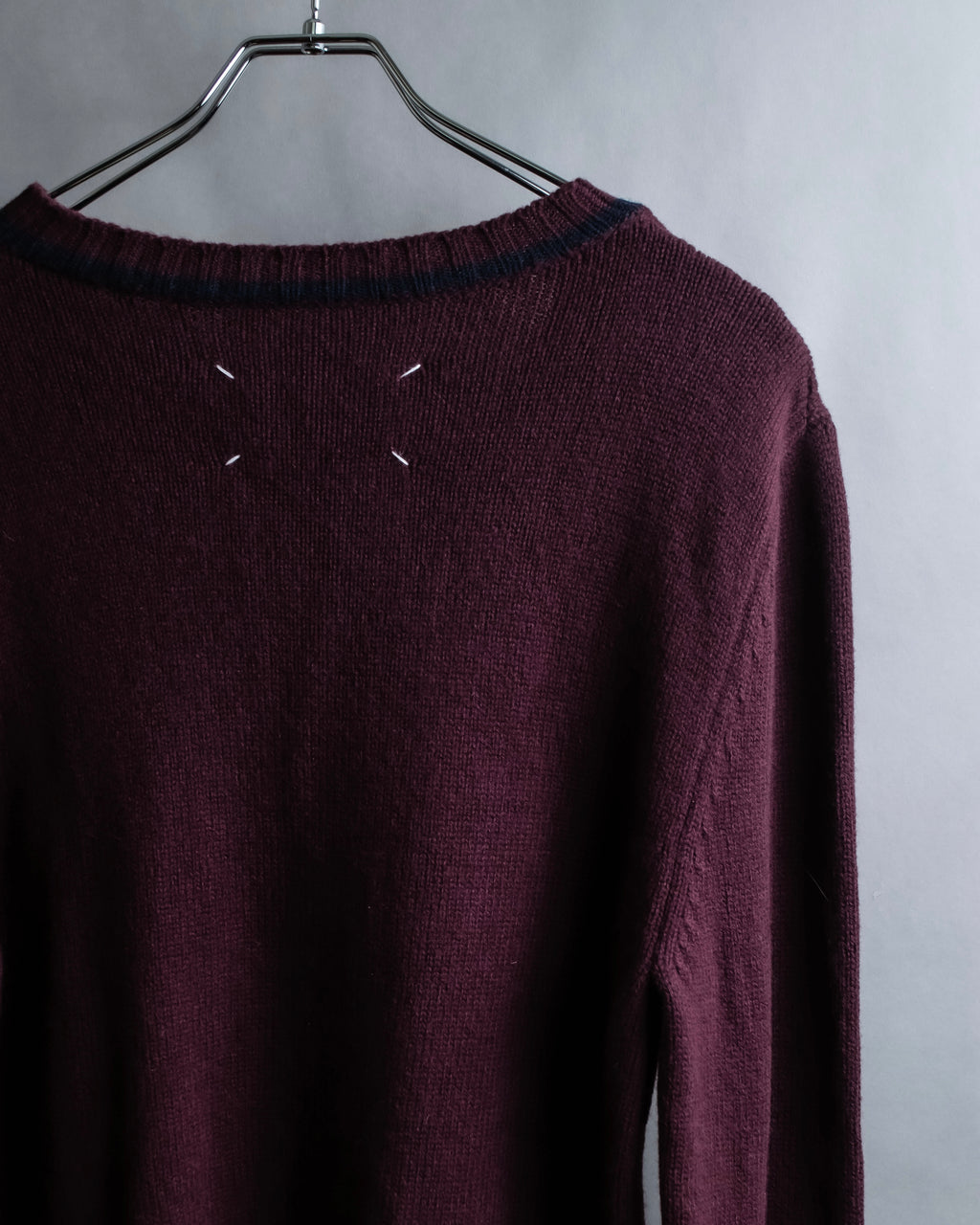 "MAISON MARGIELA"
20AW burgundy color V-neck knit