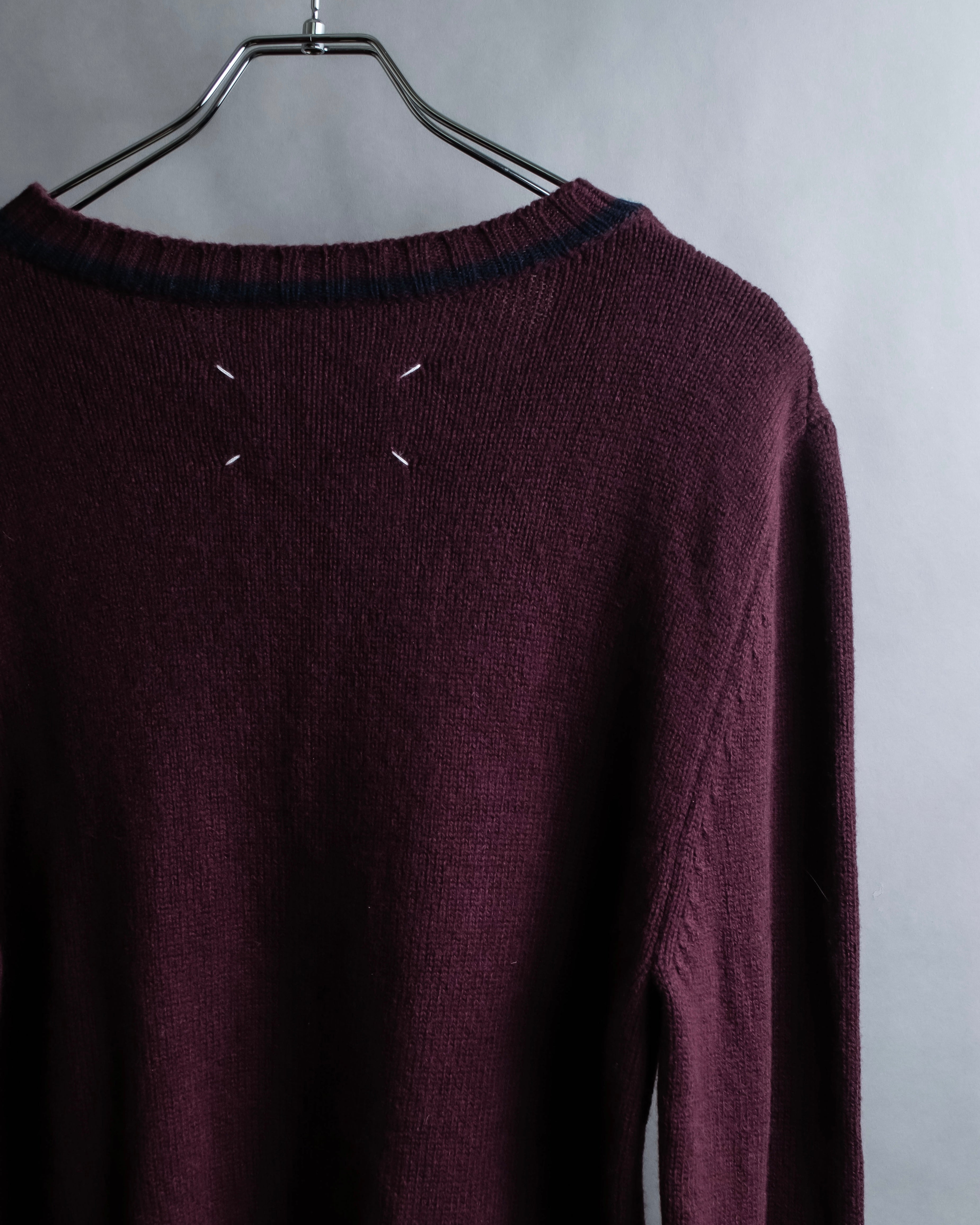"MAISON MARGIELA"
20AW burgundy color V-neck knit