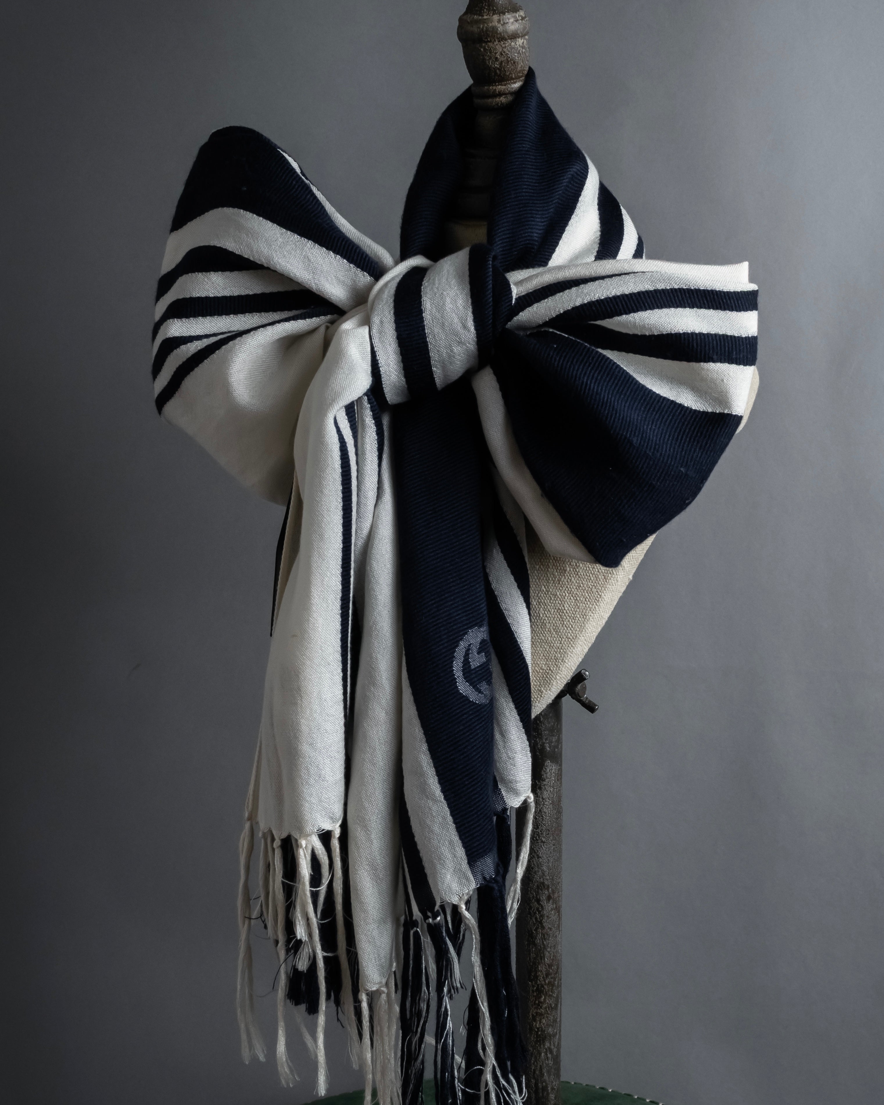 "GUCCI" 90's-00's Line fringe design two-tone long stole