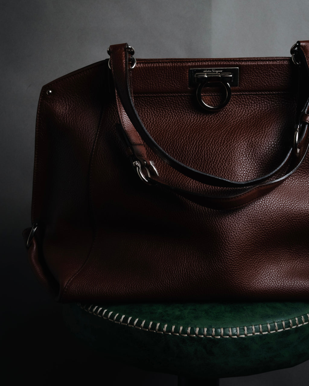 "Salvatore Ferragamo" 90’s-00’s Gancini hardware pebbled leather tote bag