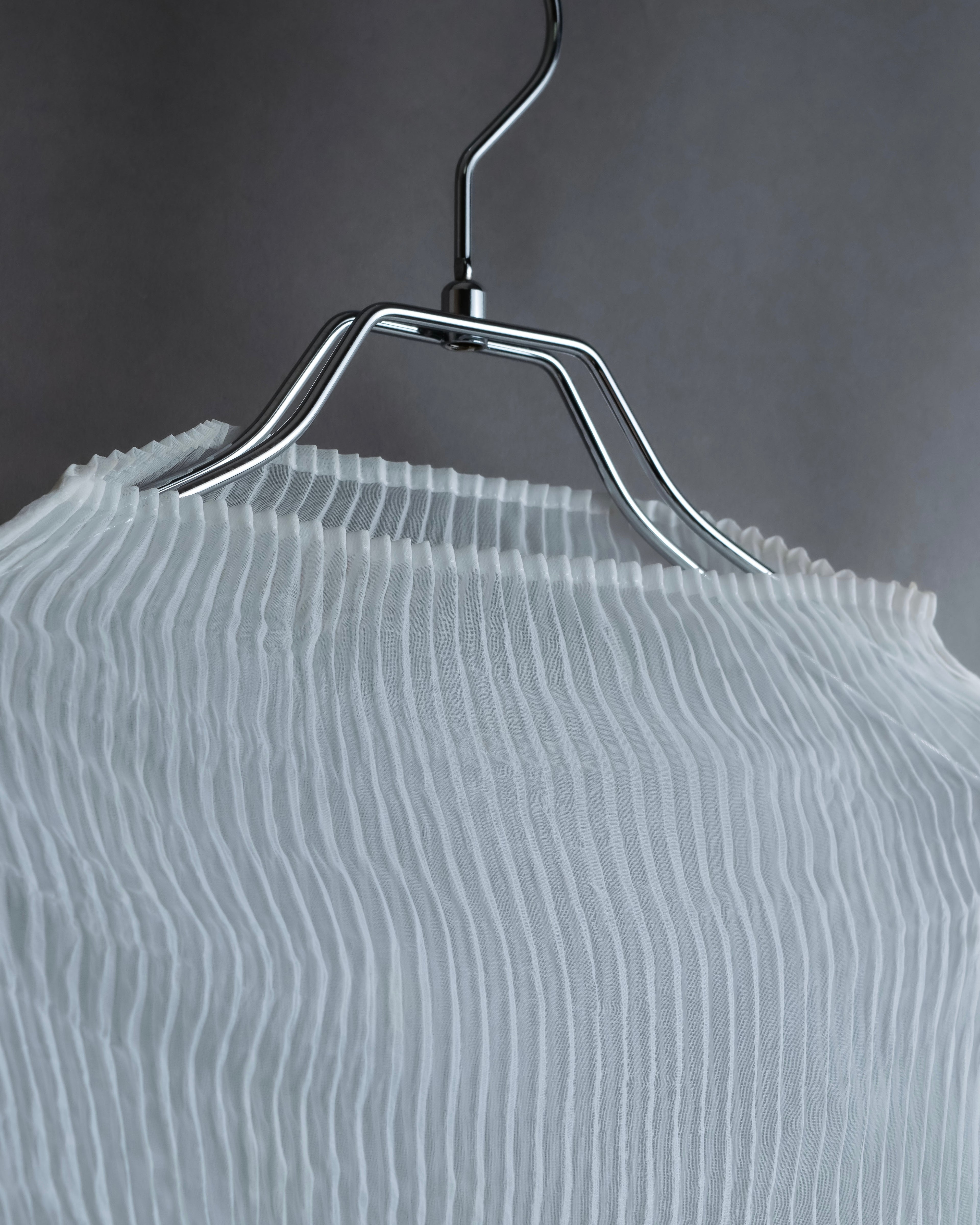"ISSEY MIYAKE" High neck pleated sheer pullover