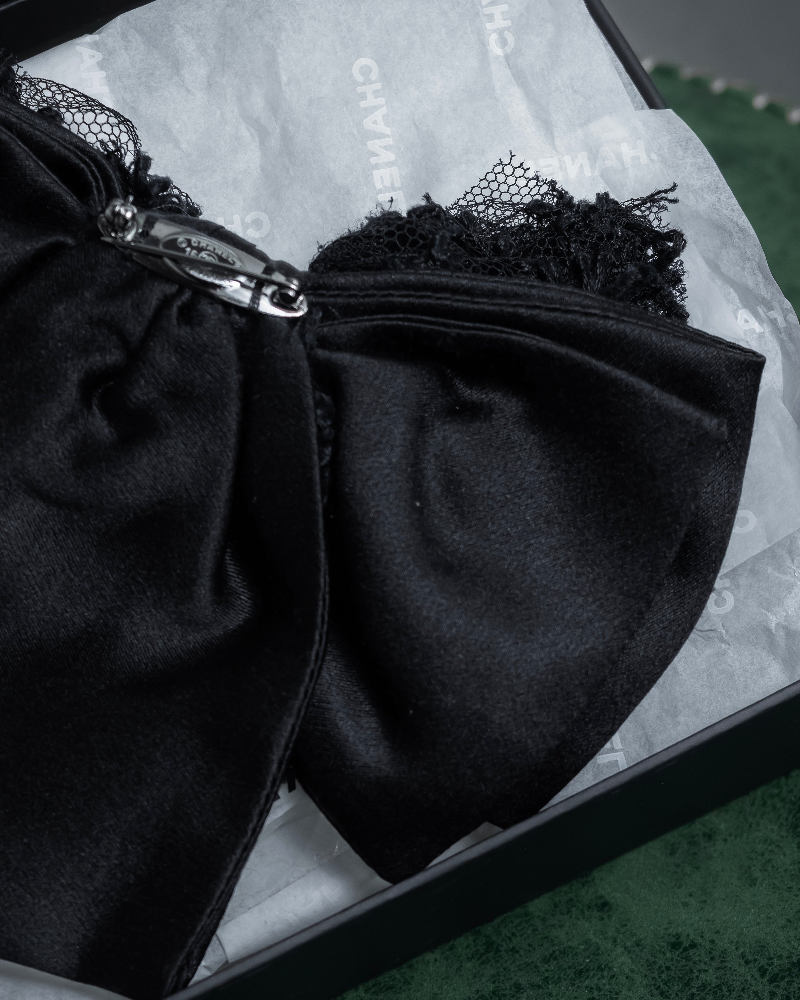 "CHANEL" 16AW Tulle lace design ribbon brooch