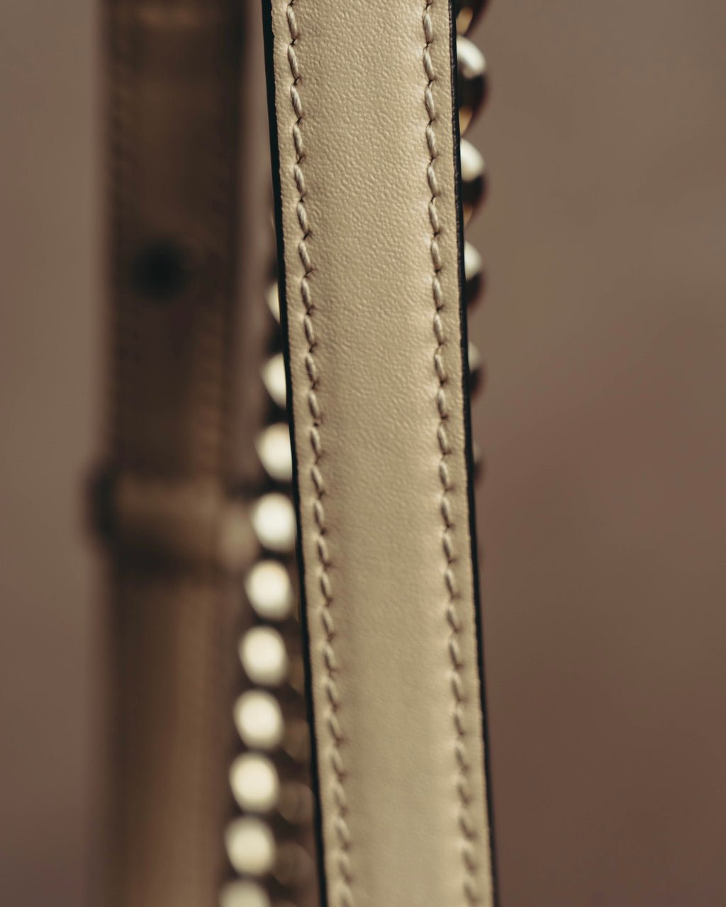 "Salvatore Ferragamo" 2010's-20's Ivory perforated leather chain shoulder bag