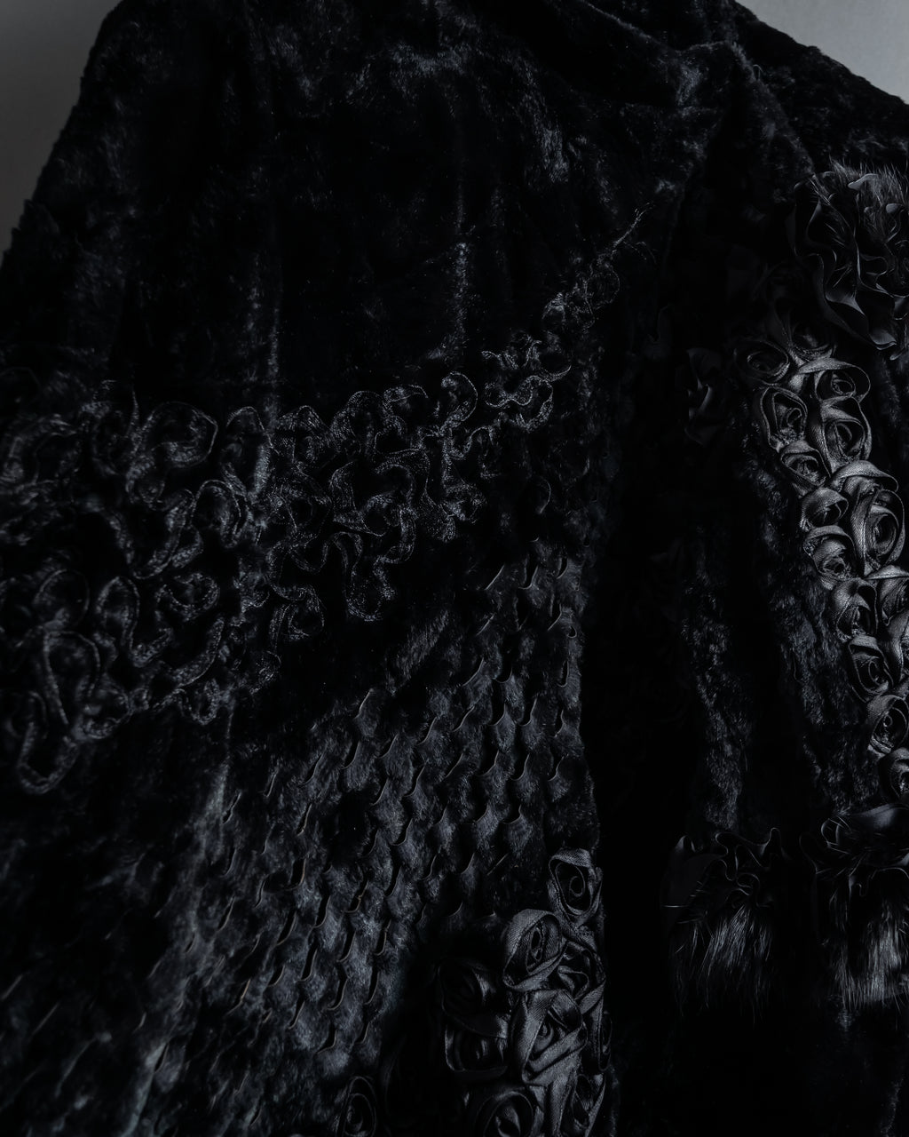 -SPECIAL- "FENDI" 90s Karl Lagerfeld-era lattice fur cape