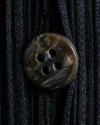 "PLEATS PLEASE ISSEY MIYAKE"
Features sleeve open collar blouse