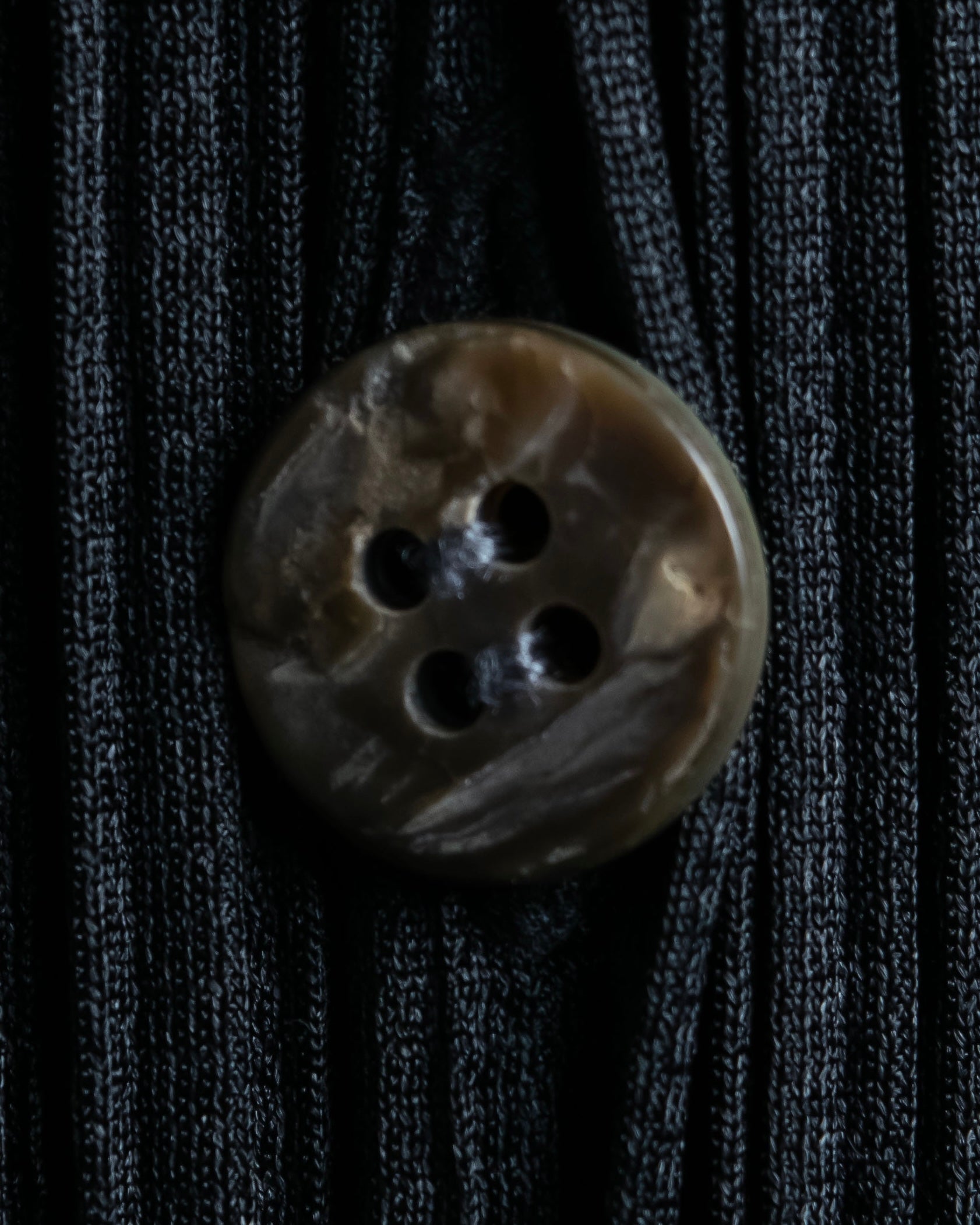 "PLEATS PLEASE ISSEY MIYAKE"
Features sleeve open collar blouse