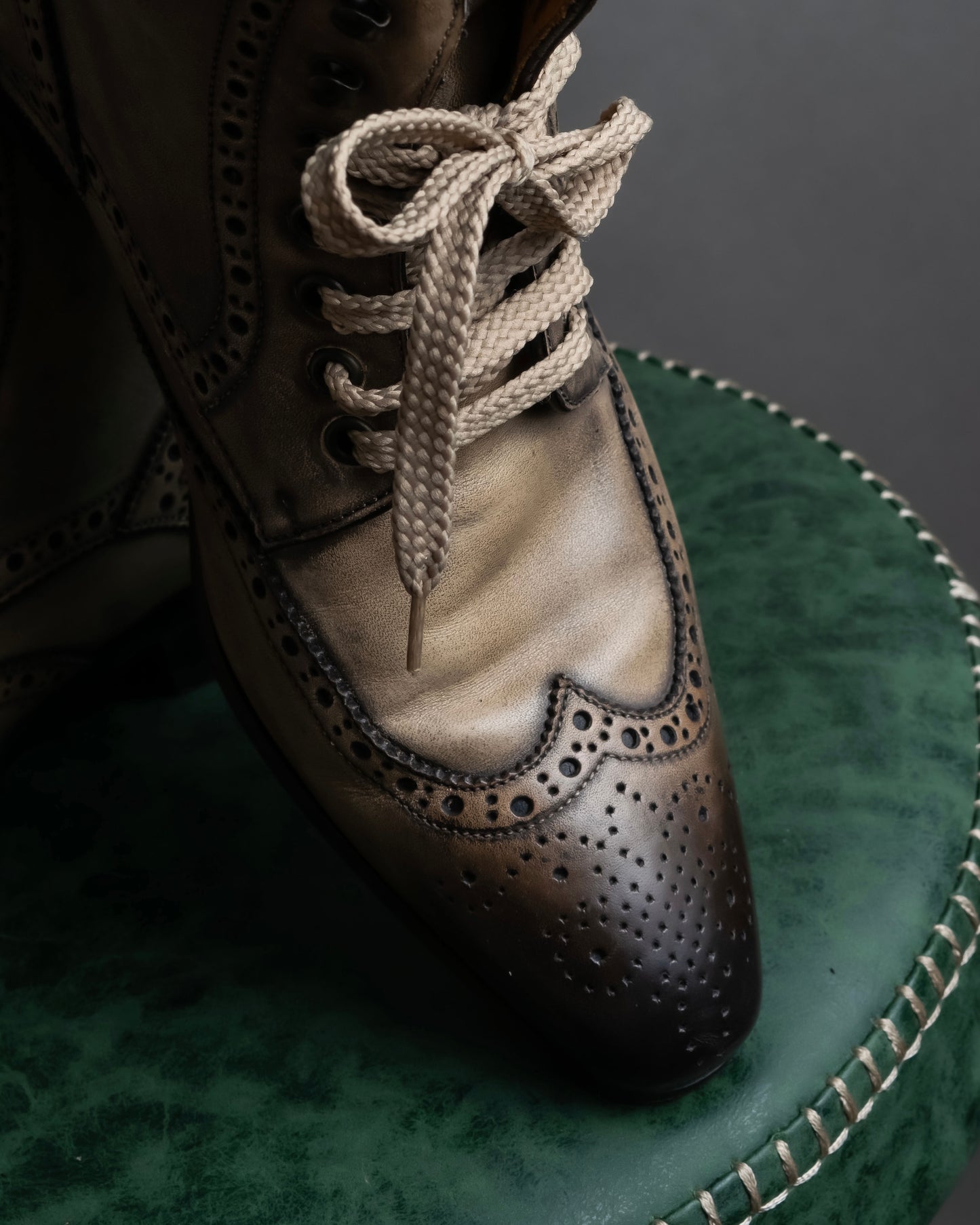 "FENICE" Gradient color leather lace up wingtip shoes