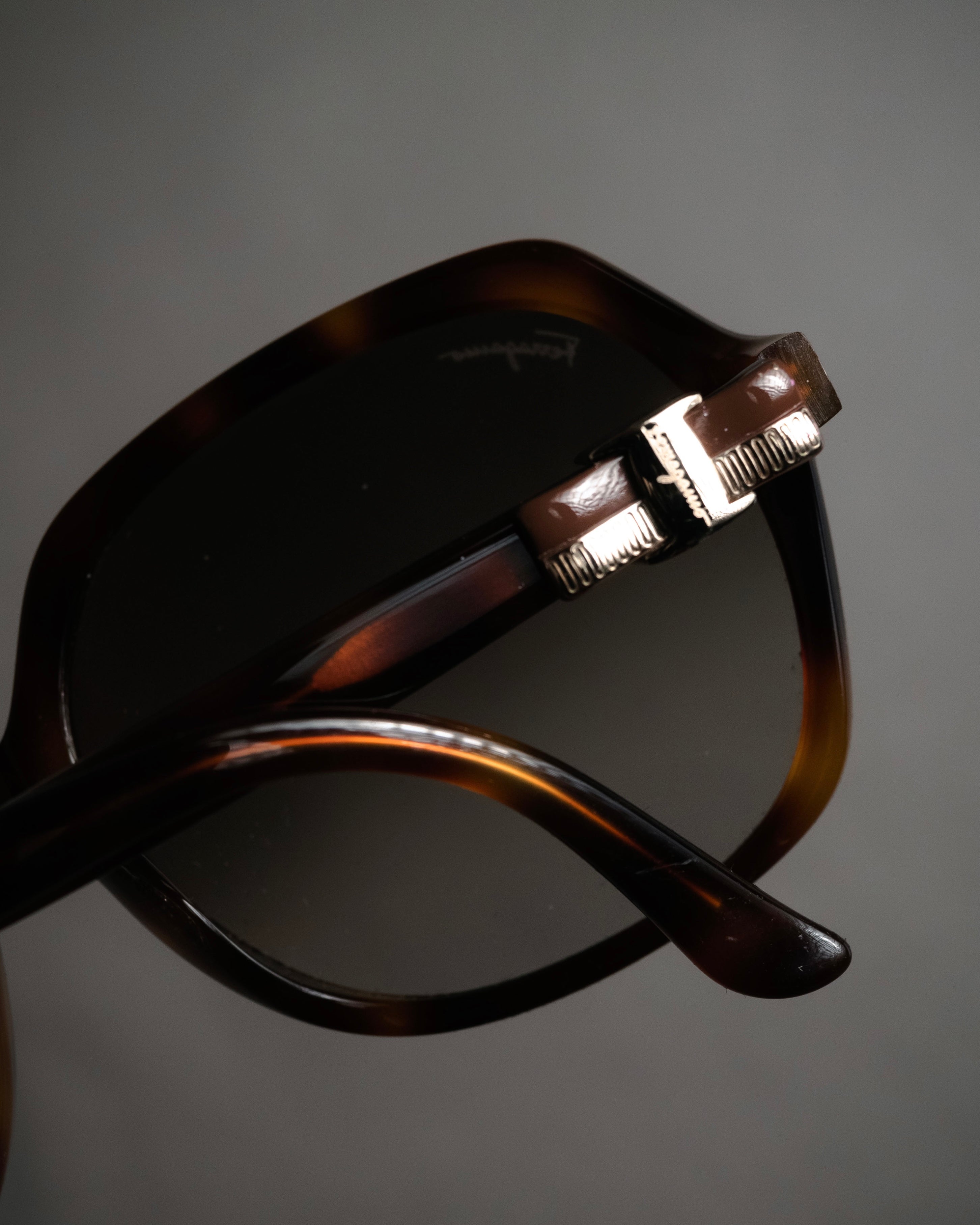 “Salvatore Ferragamo” 2010’s Havana acetate oversized sunglasses