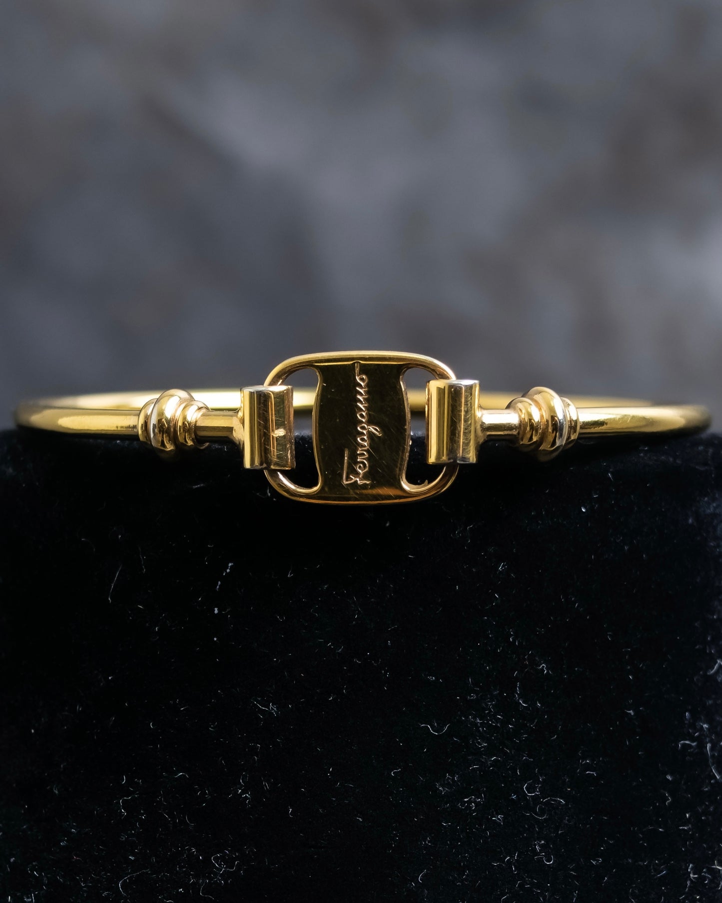 "Salvatore Ferragamo" Vara motif gold bangle