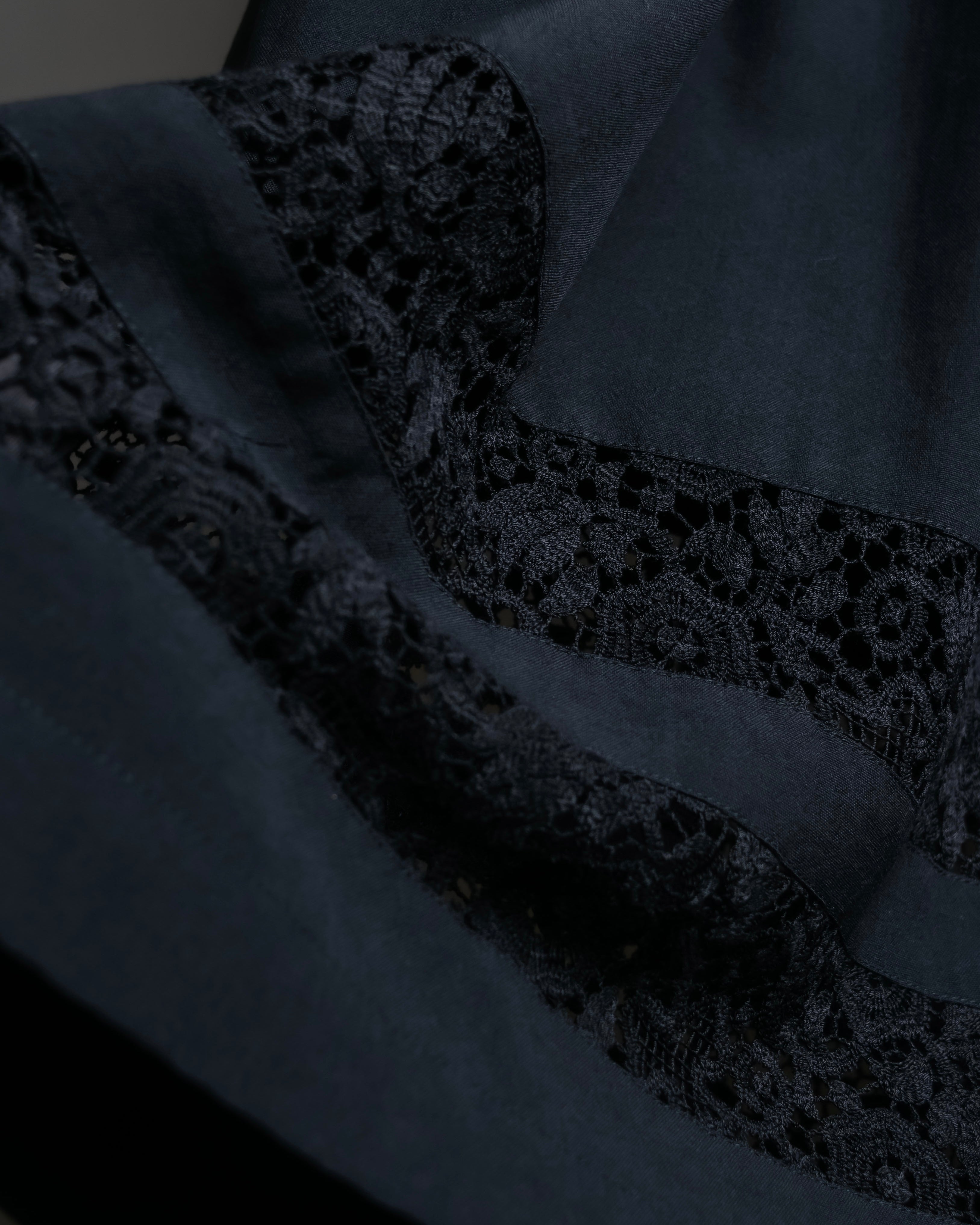 "tricot COMME des GARCONS"  Lace design at hem flare skirt