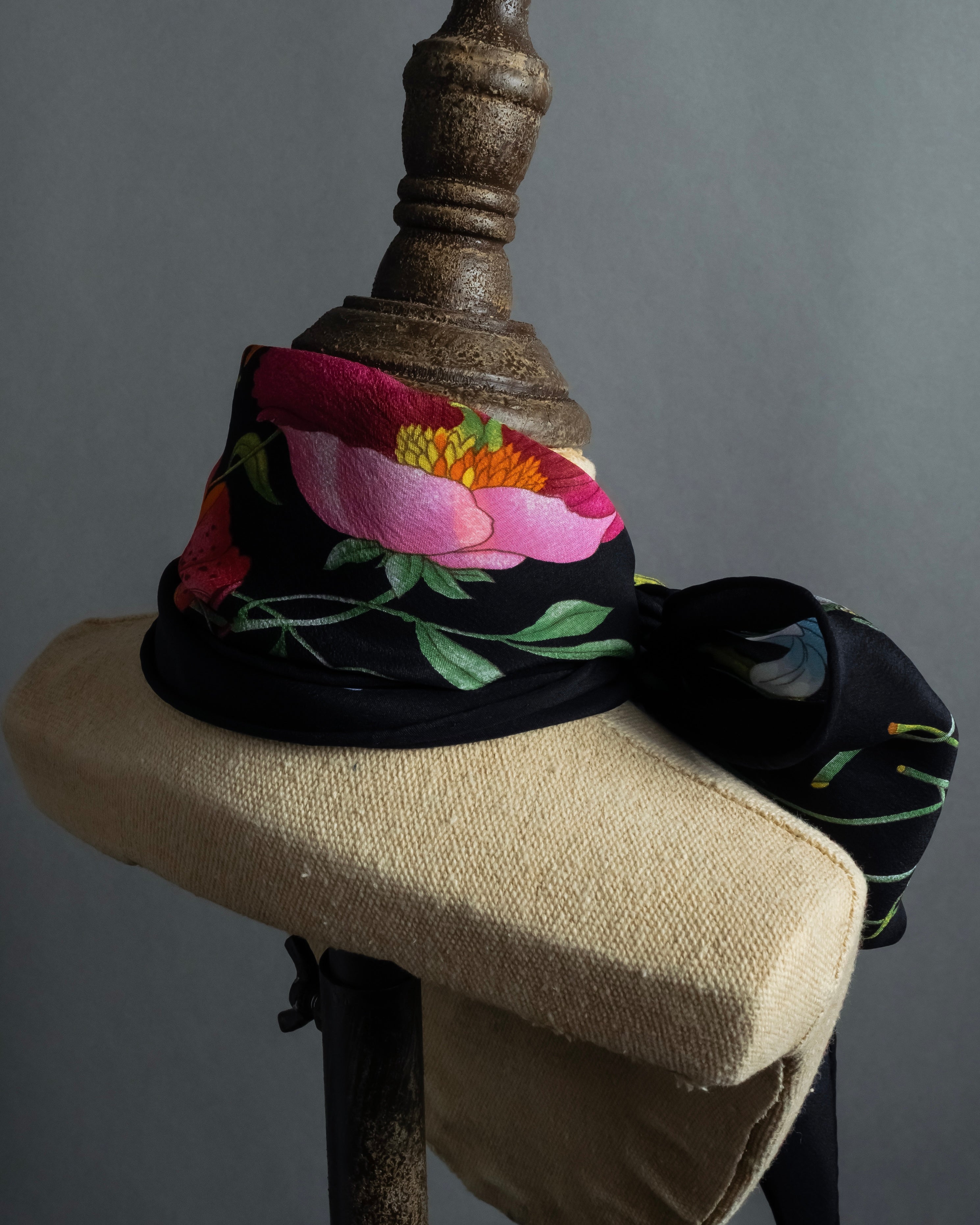 "GUCCI" Flower＆insect motif silk scarf