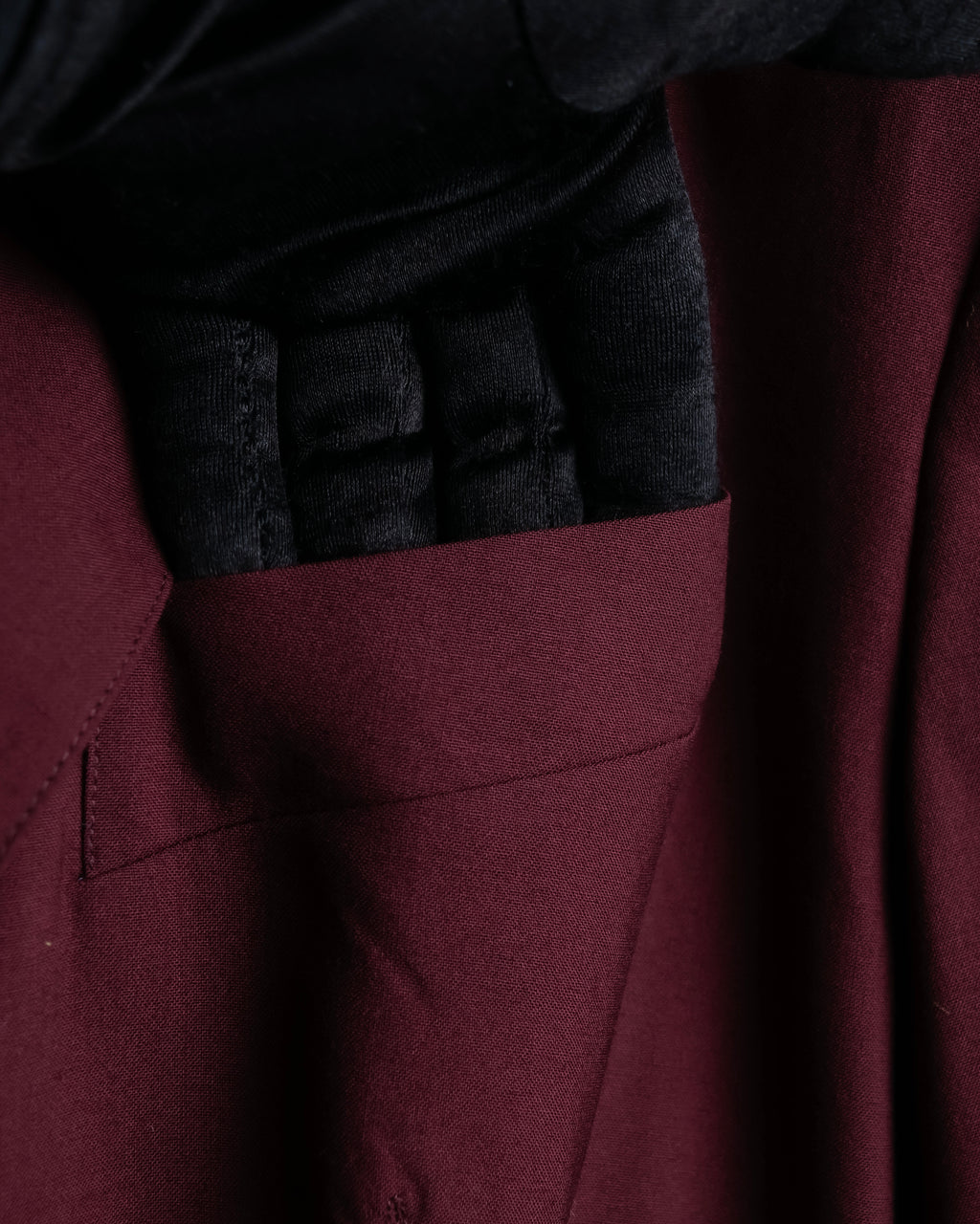 "JEAN PAUL GAULTIER FEMME"
Bordeaux color peaked lapel wool tailored jacket