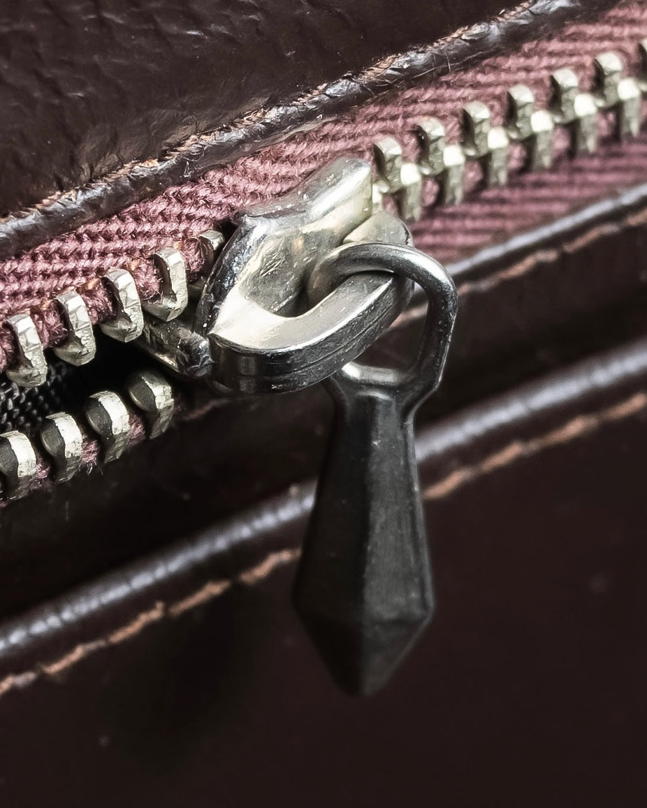 "Roberta Di Camerino"
 Velvet combination design hand bag