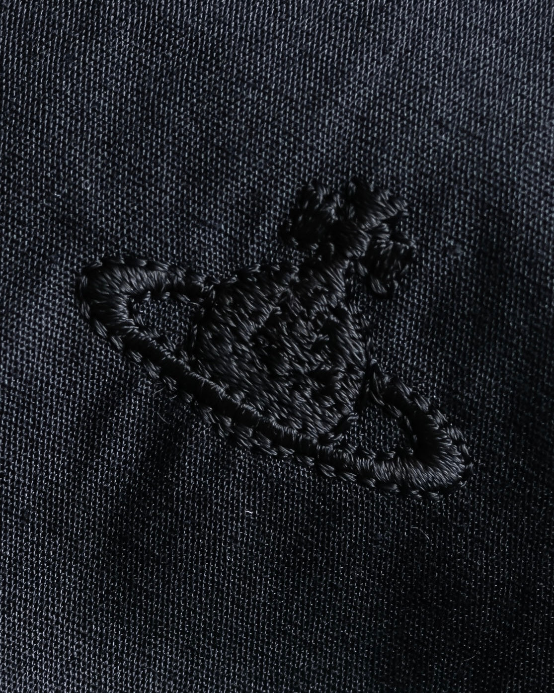 "Vivienne Westwood RED LABEL"
 Draped neck design black cotton shirt