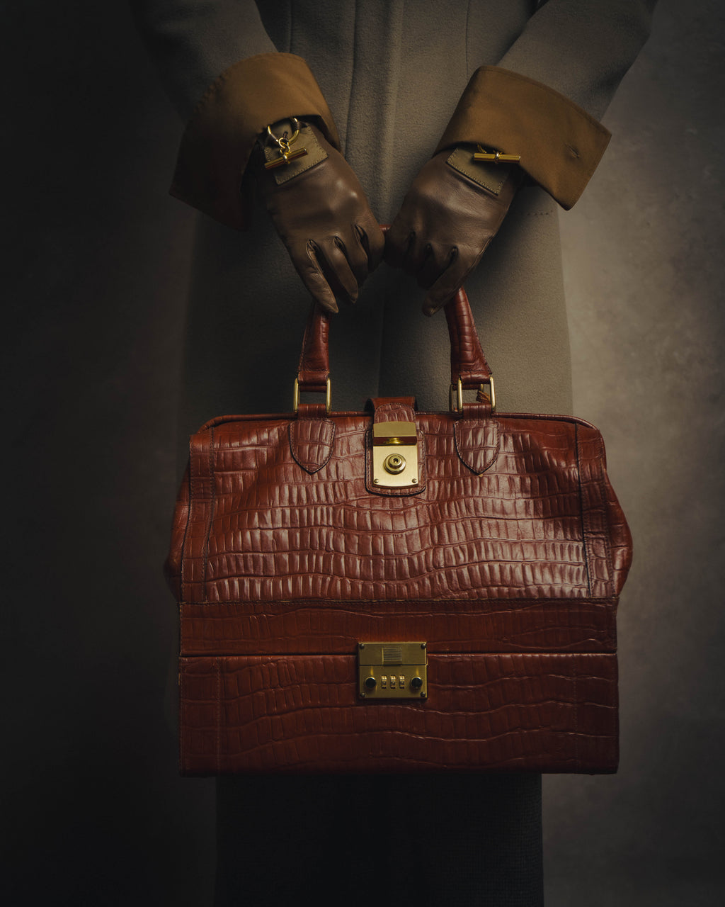 -SPECIAL- “Giorgio Armani” 90’s-00’s Crocodile embossed leather frame bag