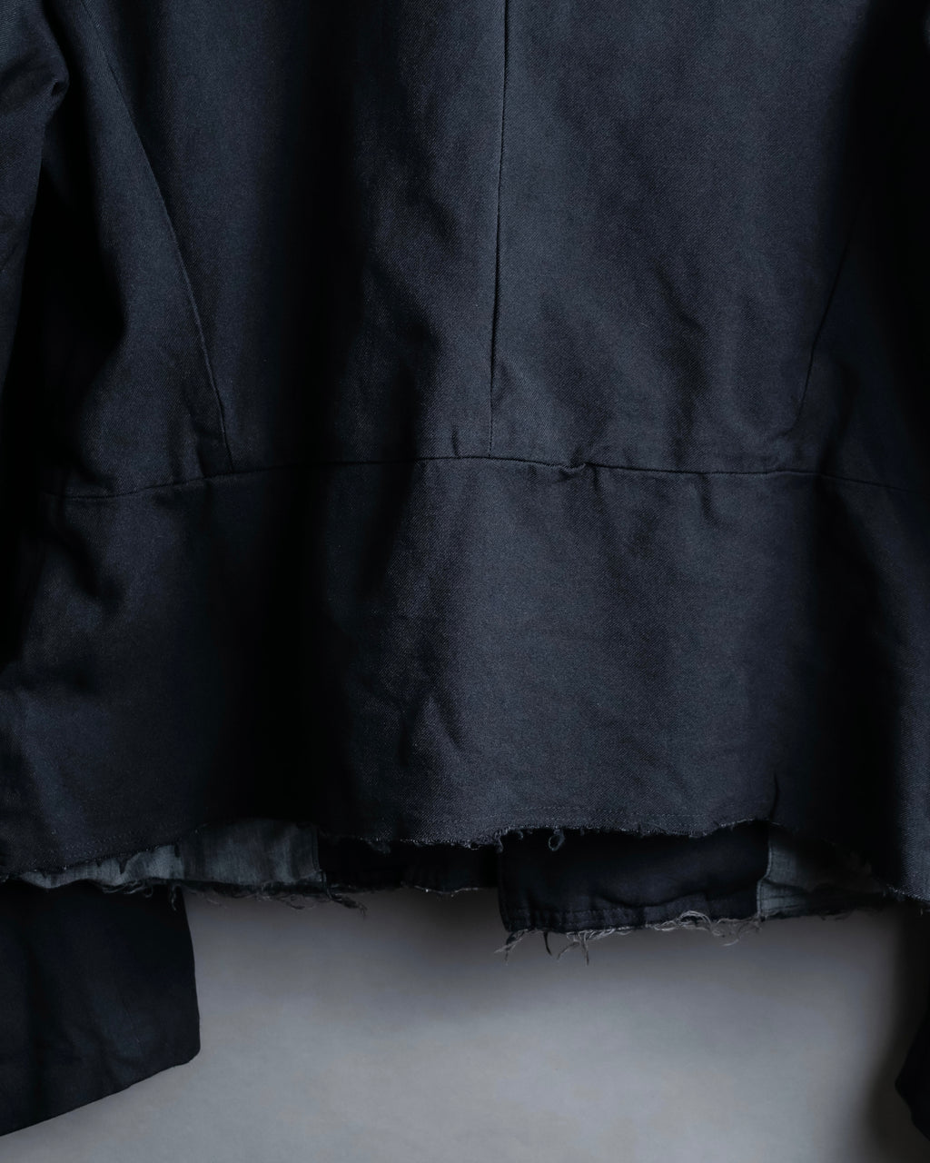 "COMME des GARCONS
COMME des GARCONS" 6 button detail raw edge jacket