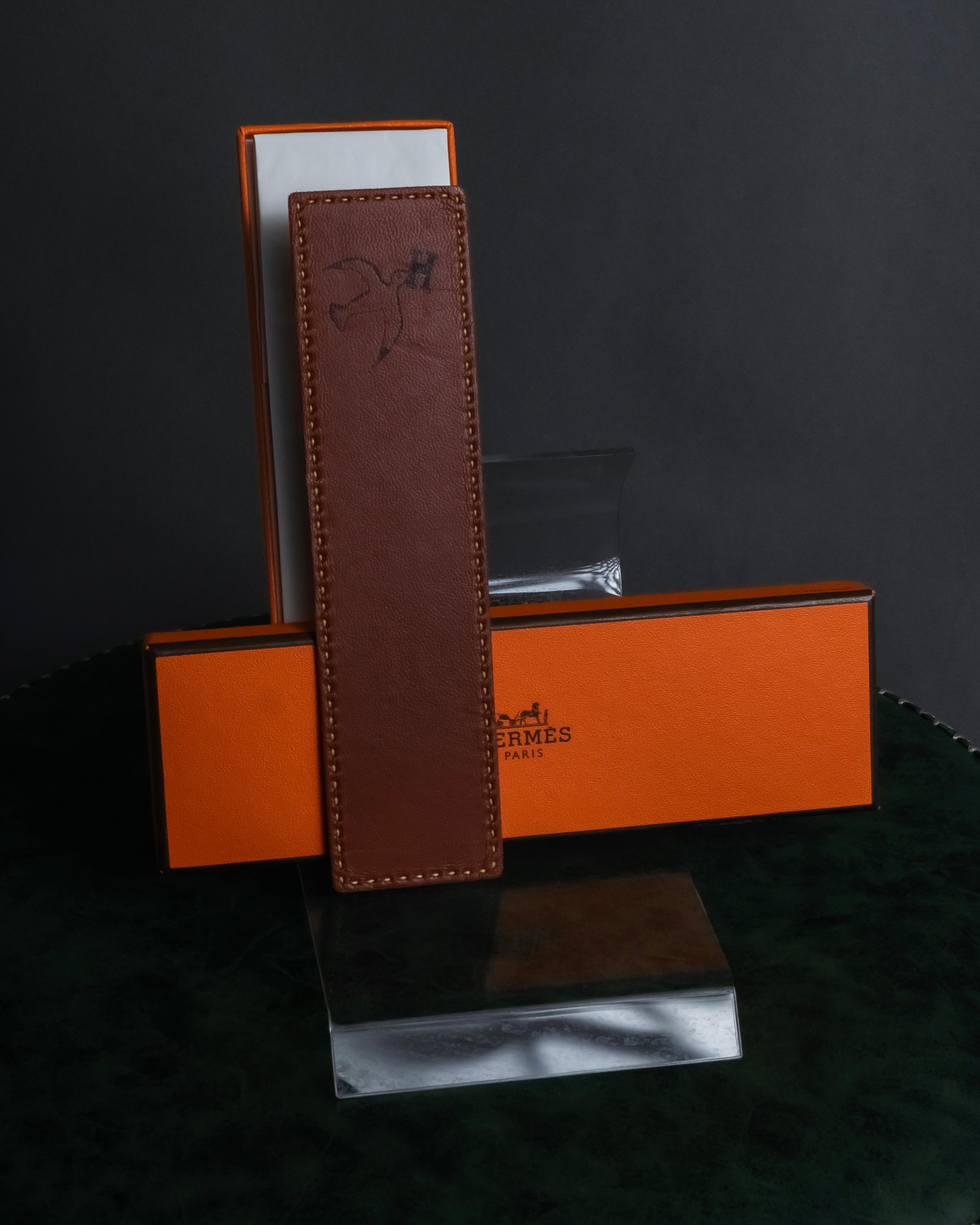 -MOOD Christmas Collection-
"HERMES" 00's Iconic symbol graphic design eather bookmark