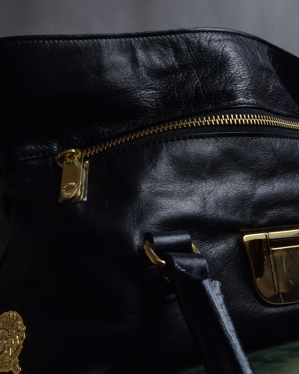 "ADMJ" Gold clasp grain leather shoulder bag