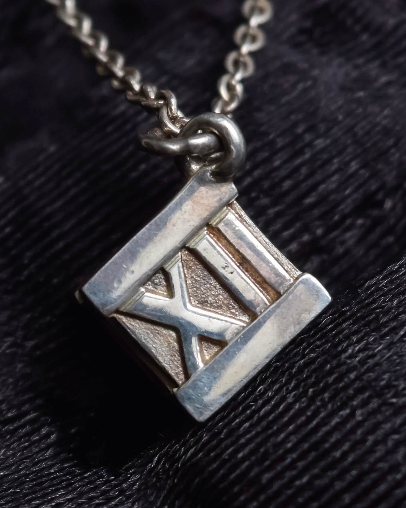 "Tiffany&Co" Roman numeral atlas cube silver necklace